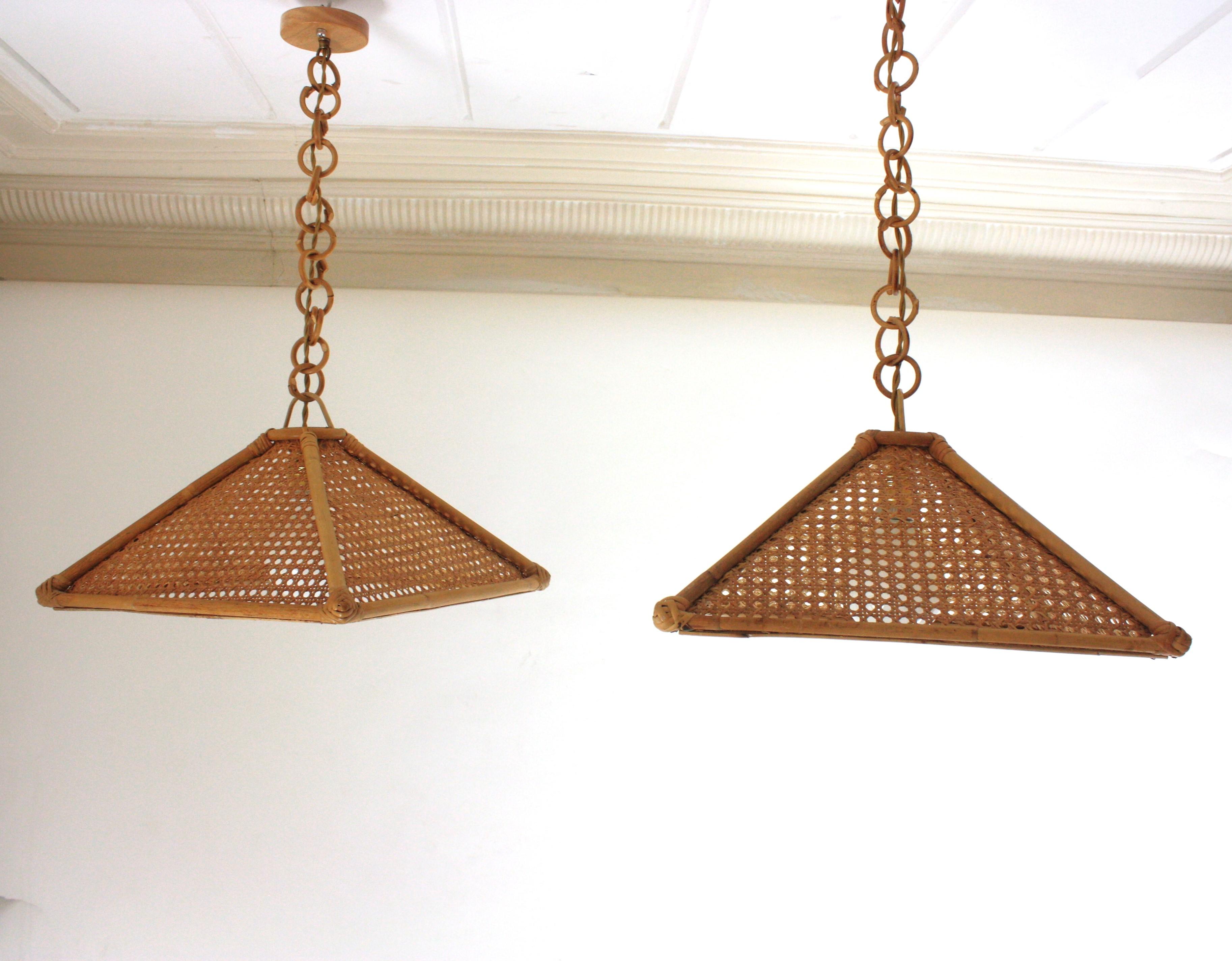 Coppia di pendenti trapezoidali in rattan spagnolo e filo di vimini in vendita 10