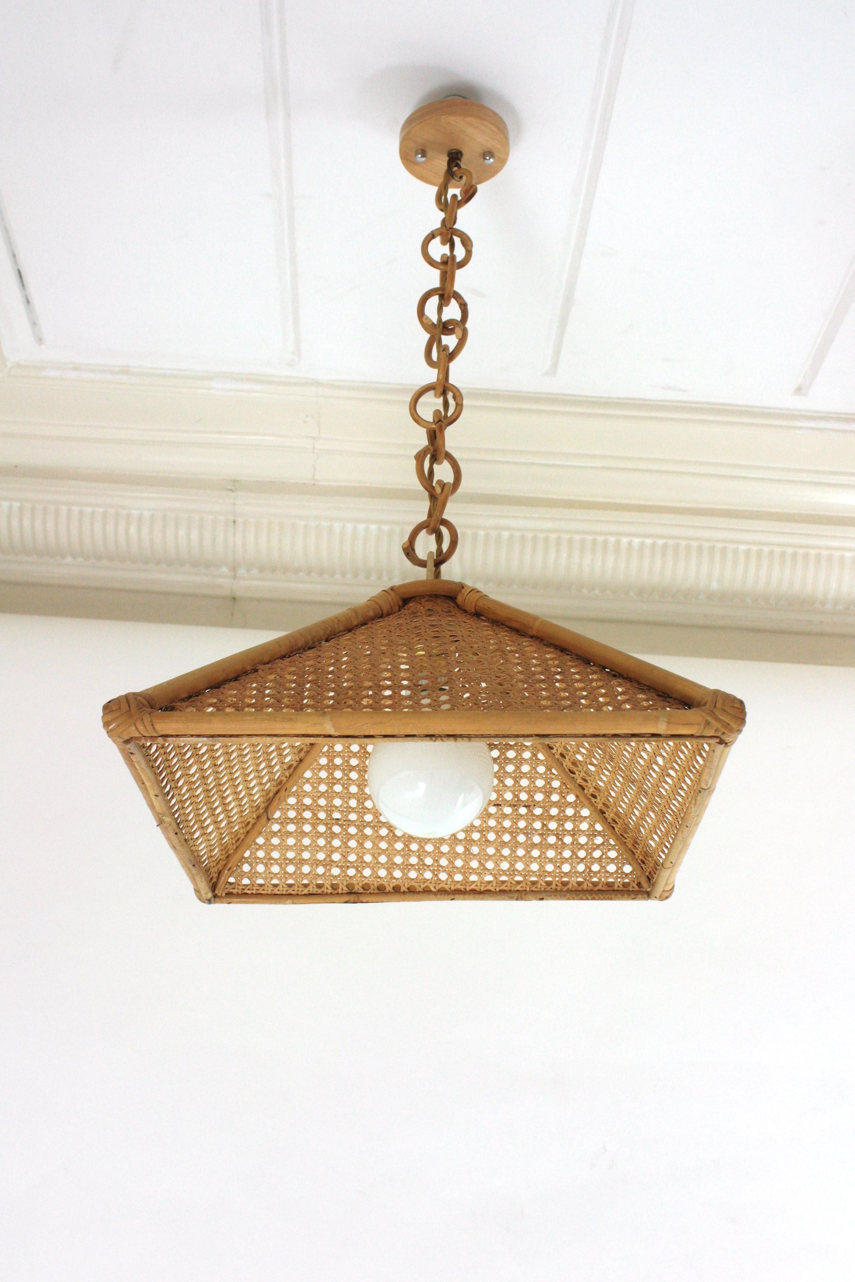Fatto a mano Coppia di pendenti trapezoidali in rattan spagnolo e filo di vimini in vendita