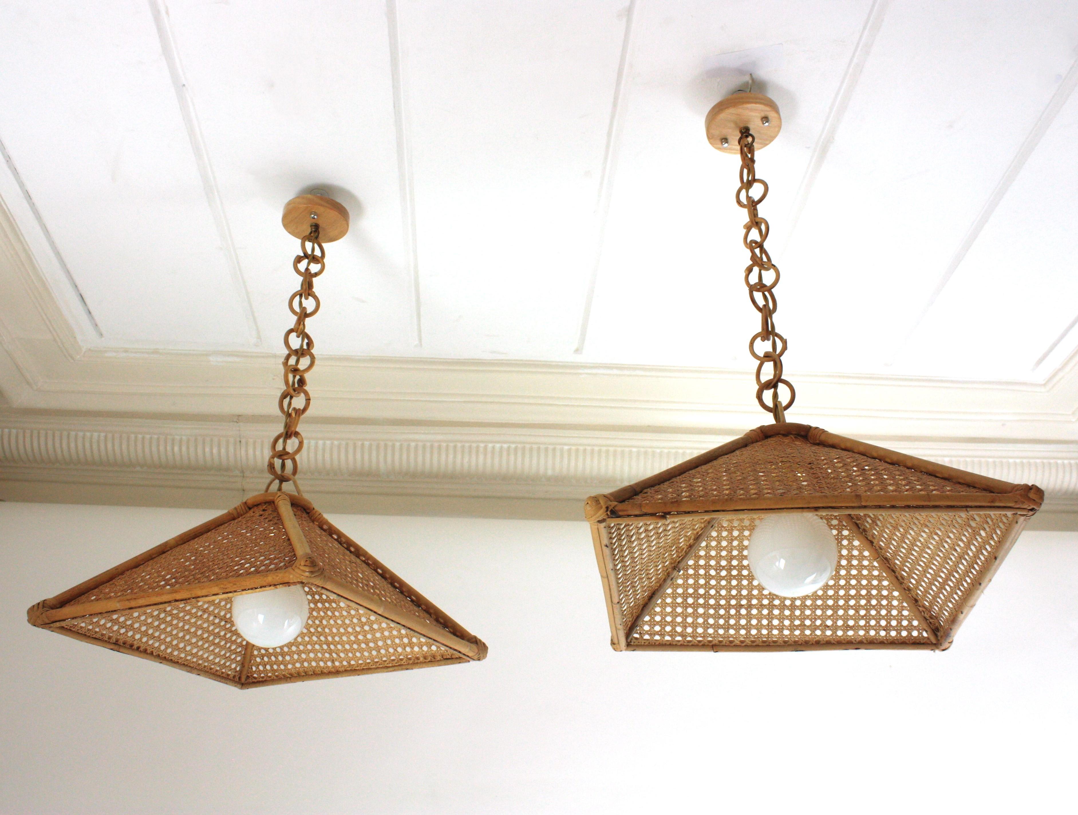 Coppia di pendenti trapezoidali in rattan spagnolo e filo di vimini In condizioni buone in vendita a Barcelona, ES