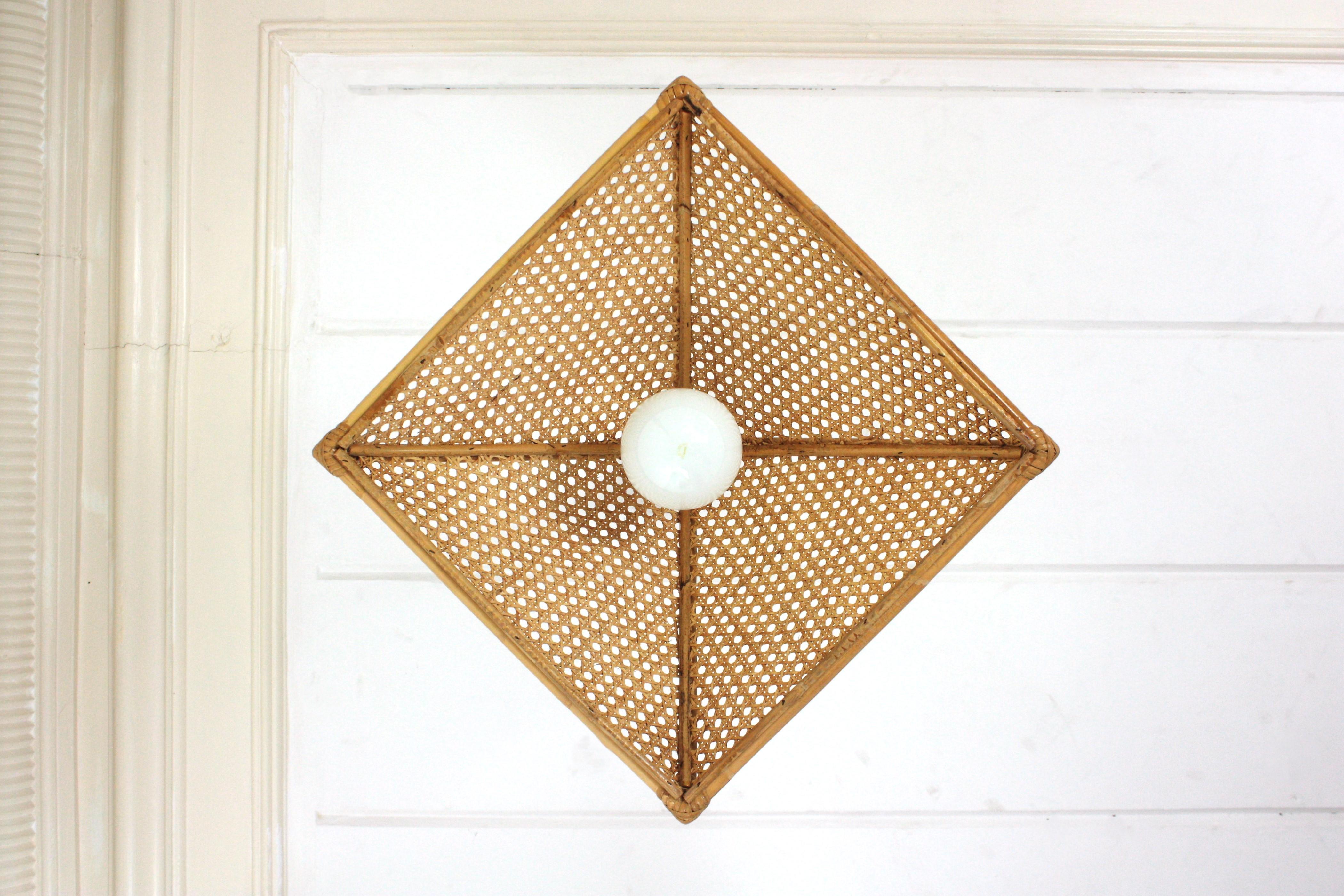 Coppia di pendenti trapezoidali in rattan spagnolo e filo di vimini in vendita 1