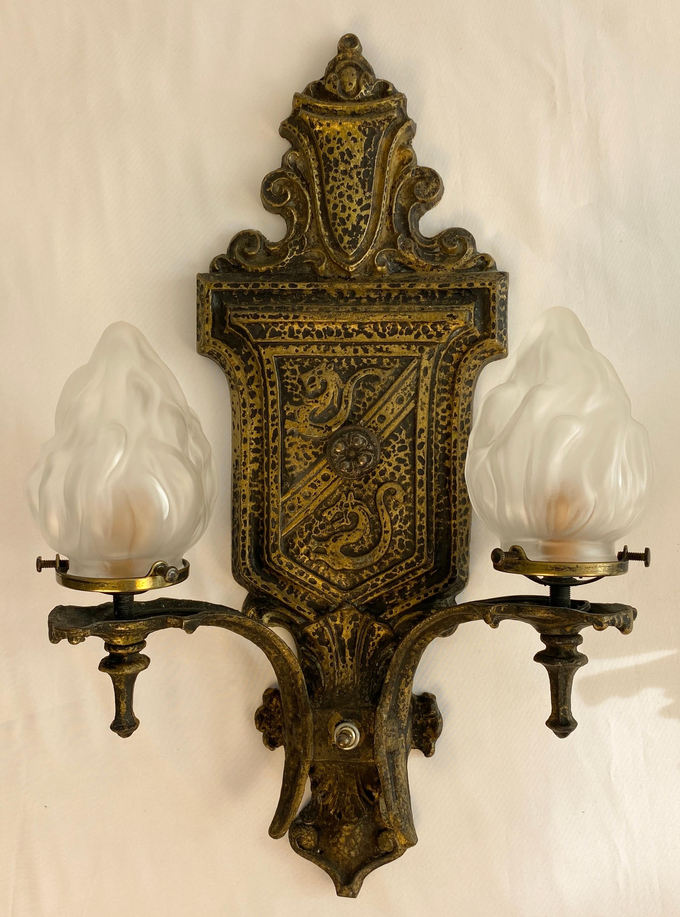 Coppia di lampade da parete in stile Revival spagnolo In condizioni buone in vendita a Miami, FL