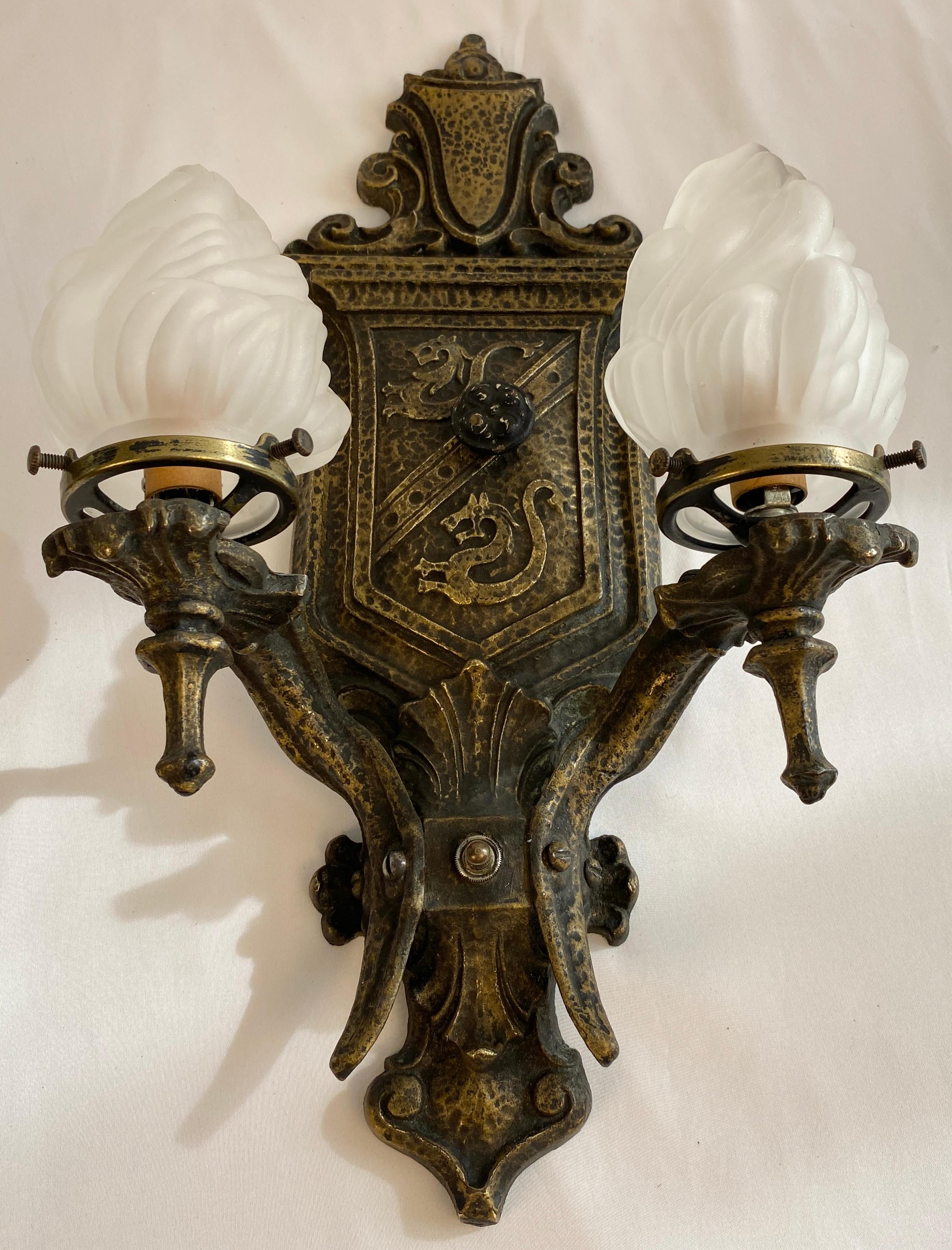 XX secolo Coppia di lampade da parete in stile Revival spagnolo in vendita