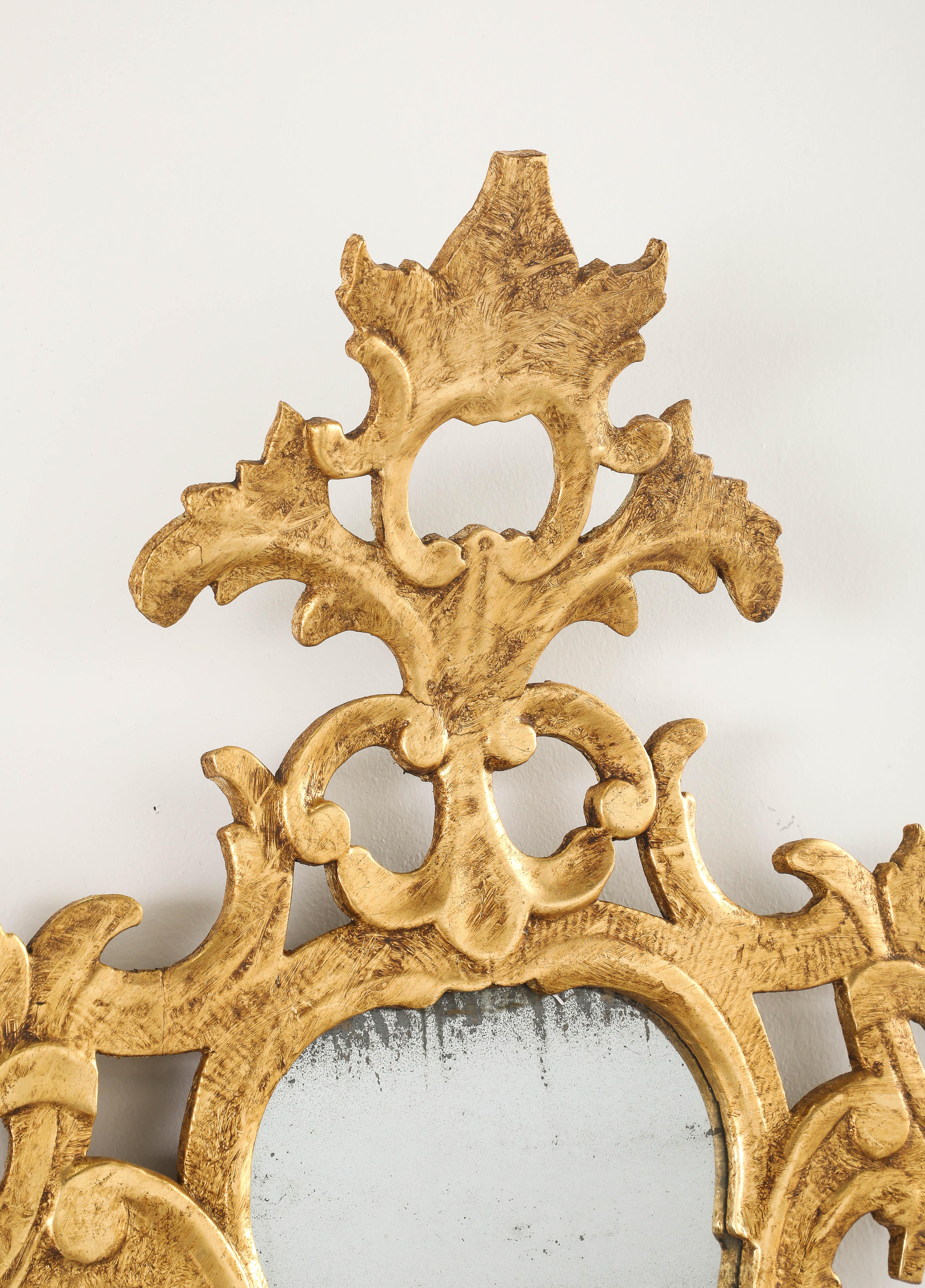 Paire de miroirs rococo espagnols en bois sculpté et doré, vers 1760 en vente 11