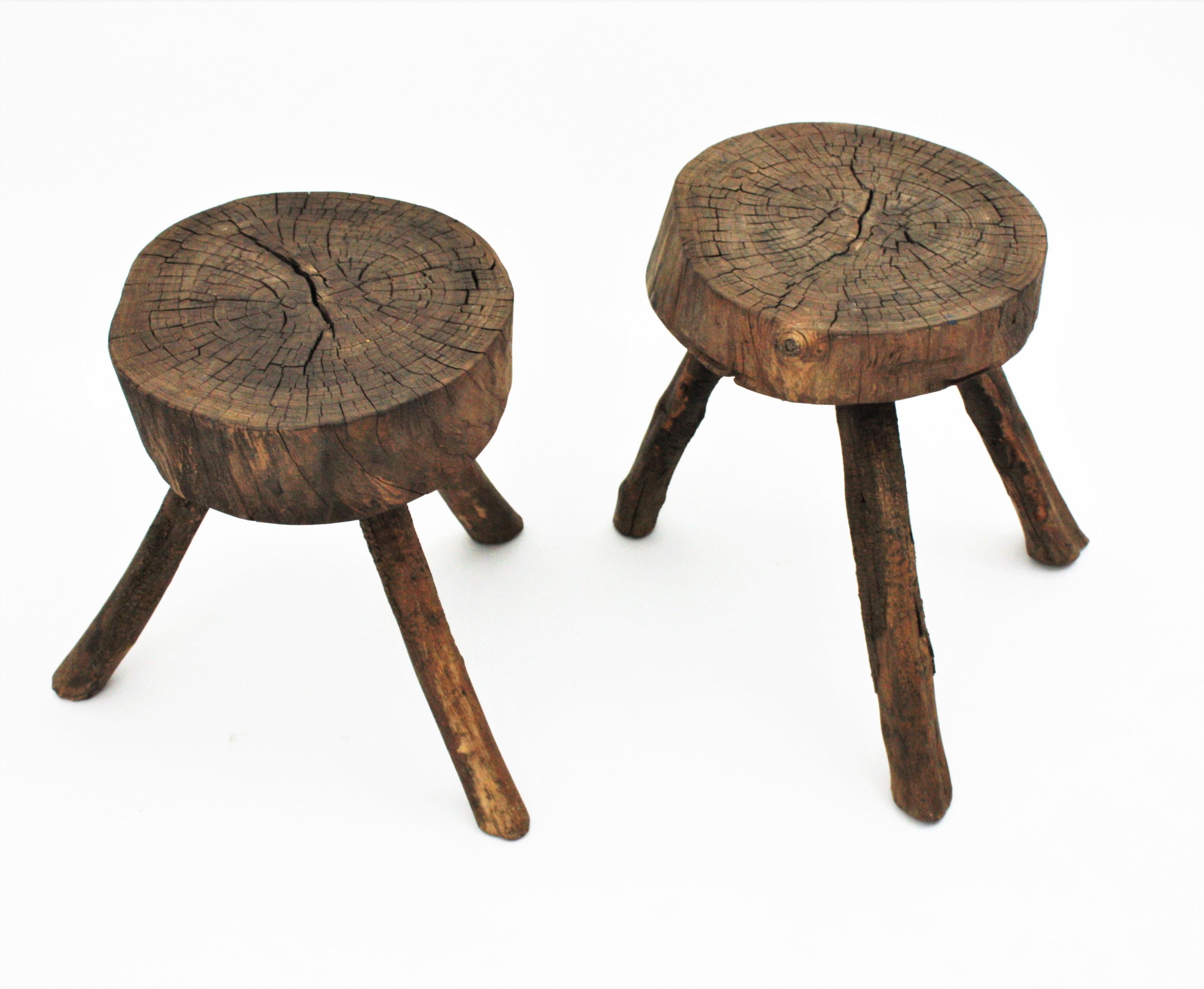Pair of Spanish Rustic Wood Tripod Stools or Side Tables In Good Condition In Barcelona, ES