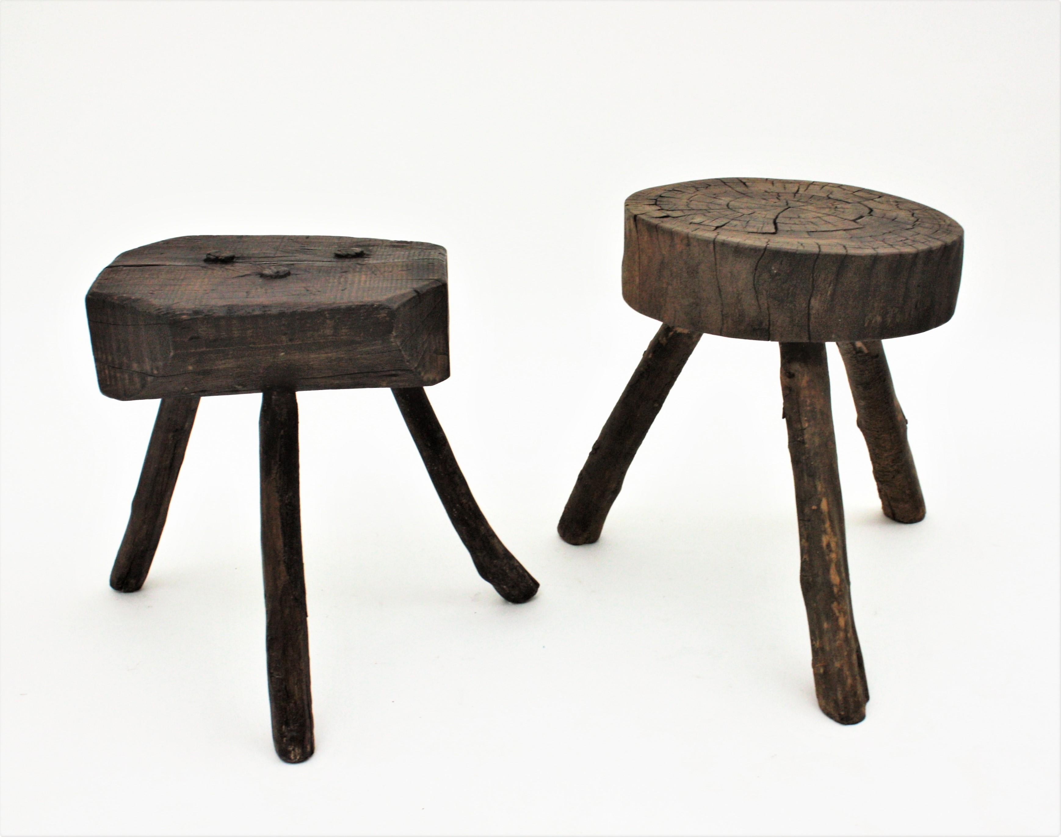 Unmatching pair of spanish rustic wood stools, 1940s.
From the northen part of Spain these thick and solid rustic stools have an sturdy construction.
The thick and aged tops and the primitive construction mark the difference in these pieces.
They
