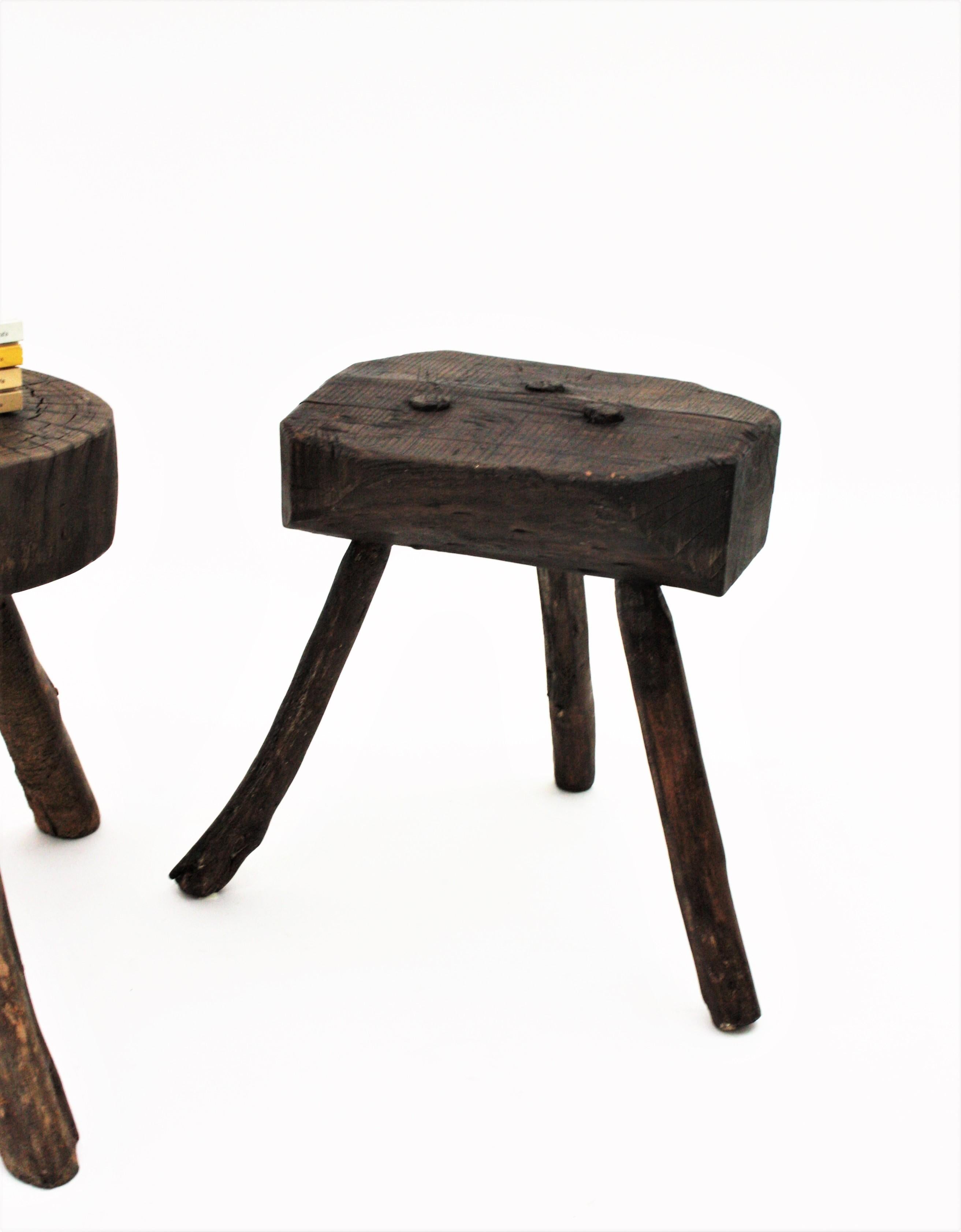 20th Century Pair of Spanish Rustic Wood Tripod Side Table / Stools For Sale