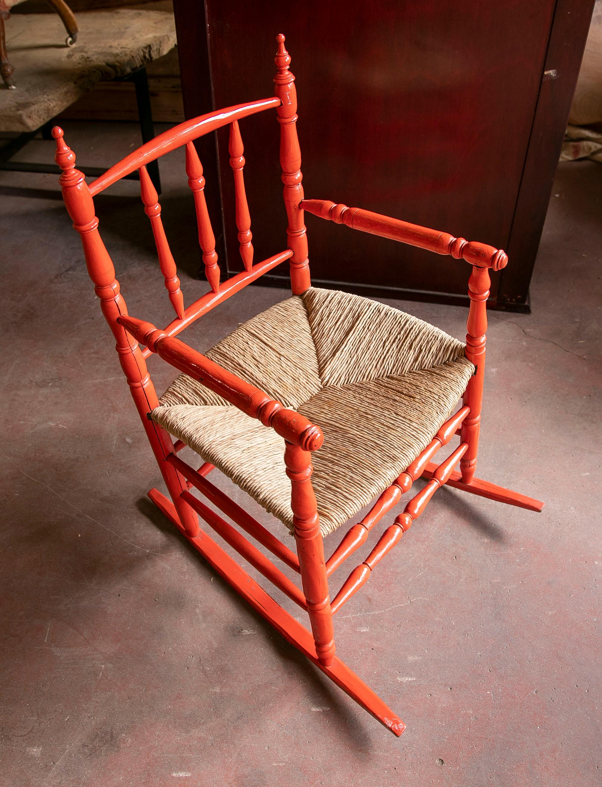 Spanish Pair of  style wooden rocking chairs with Bulrush and Painted in Red For Sale 3