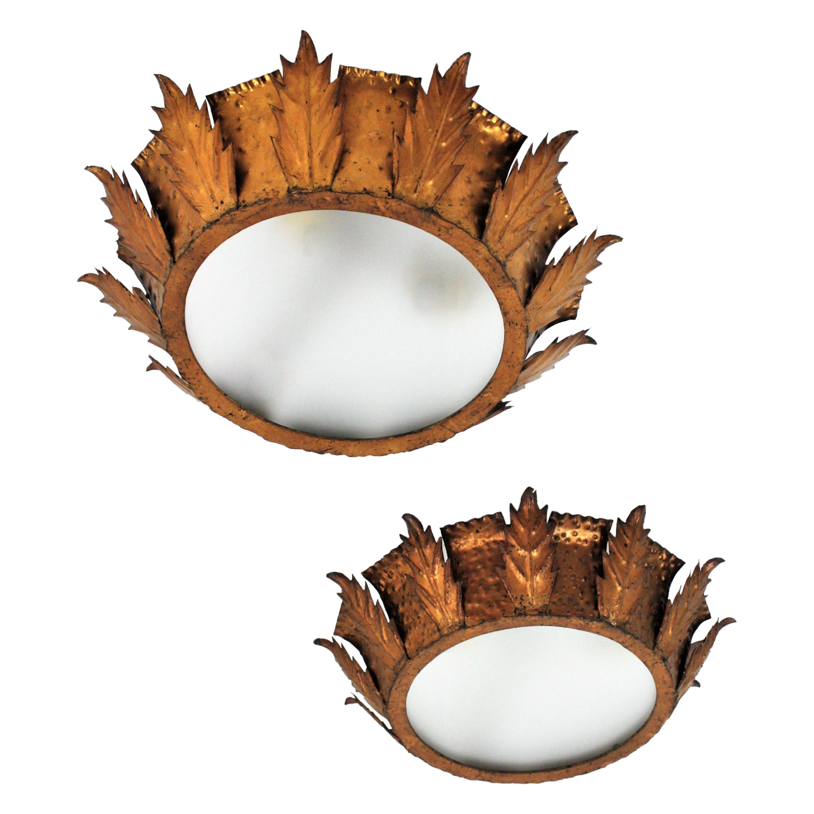 Paire de Crown Light espagnols en fer doré, années 1950 en vente