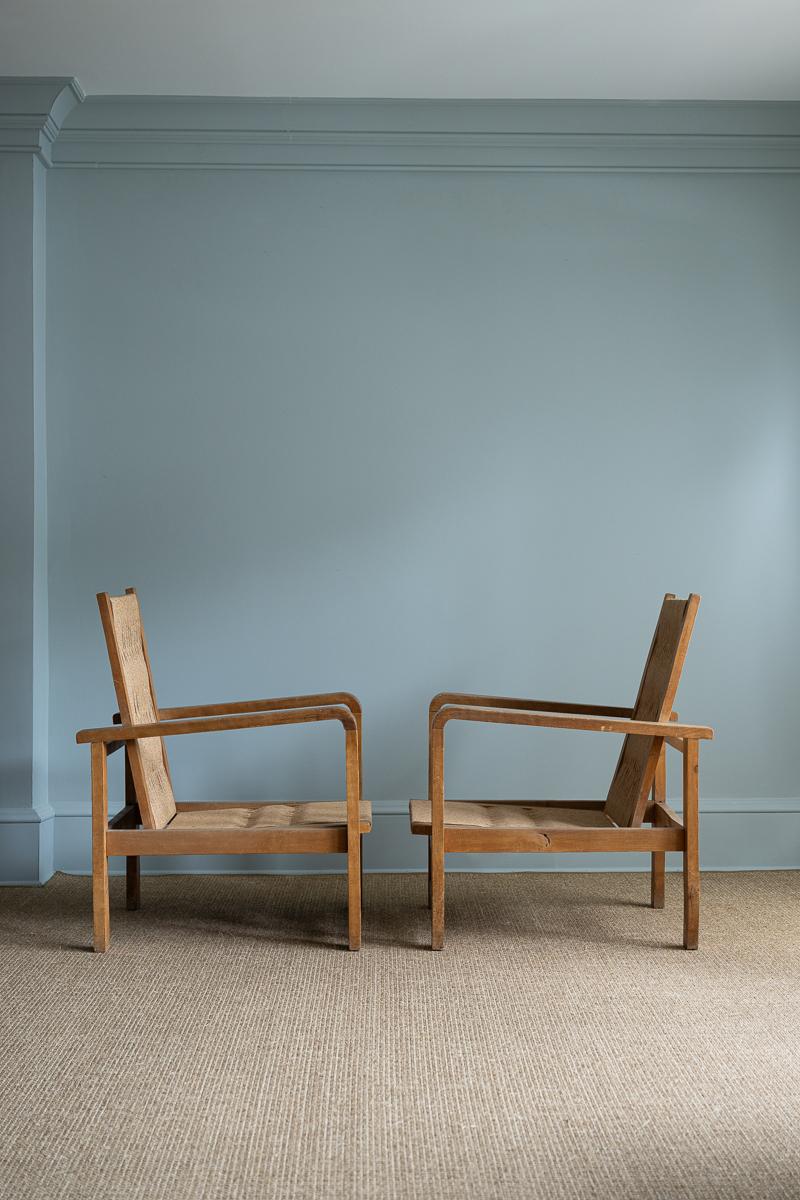 Paire de chaises espagnoles en bois Bon état - En vente à Westport, CT