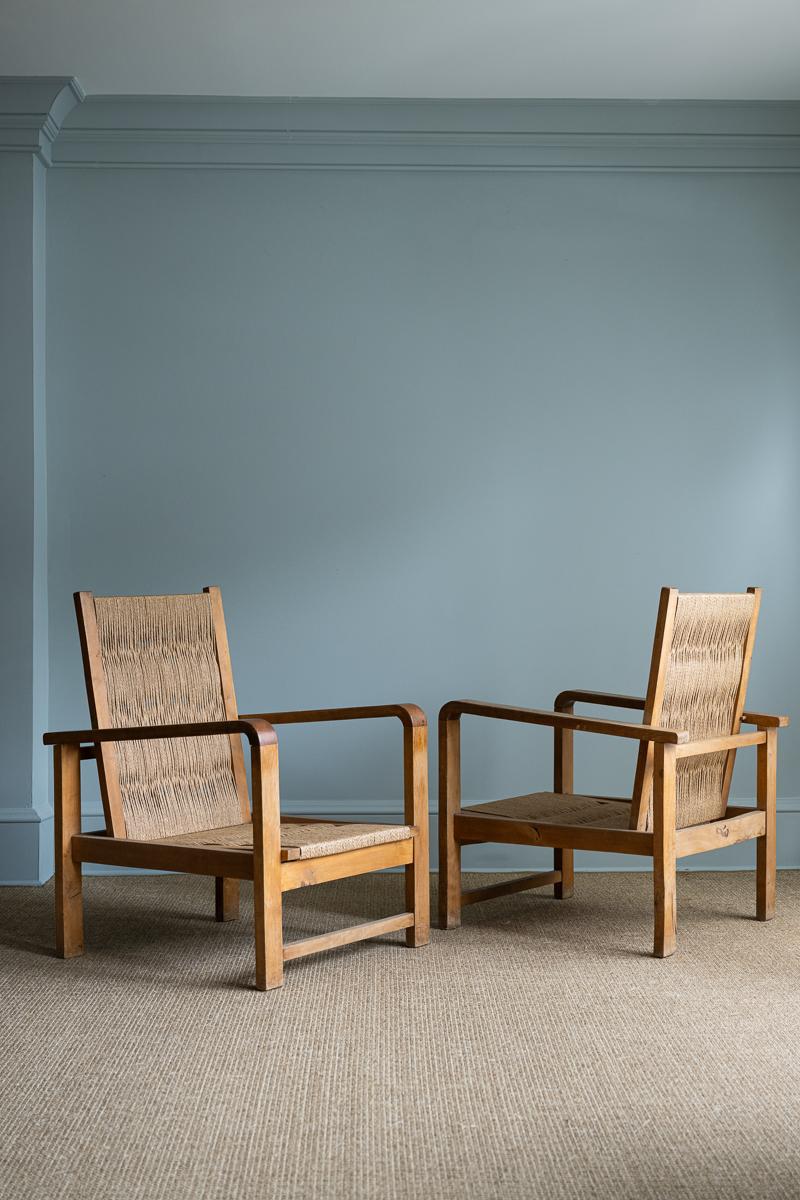 Bois Paire de chaises espagnoles en bois en vente