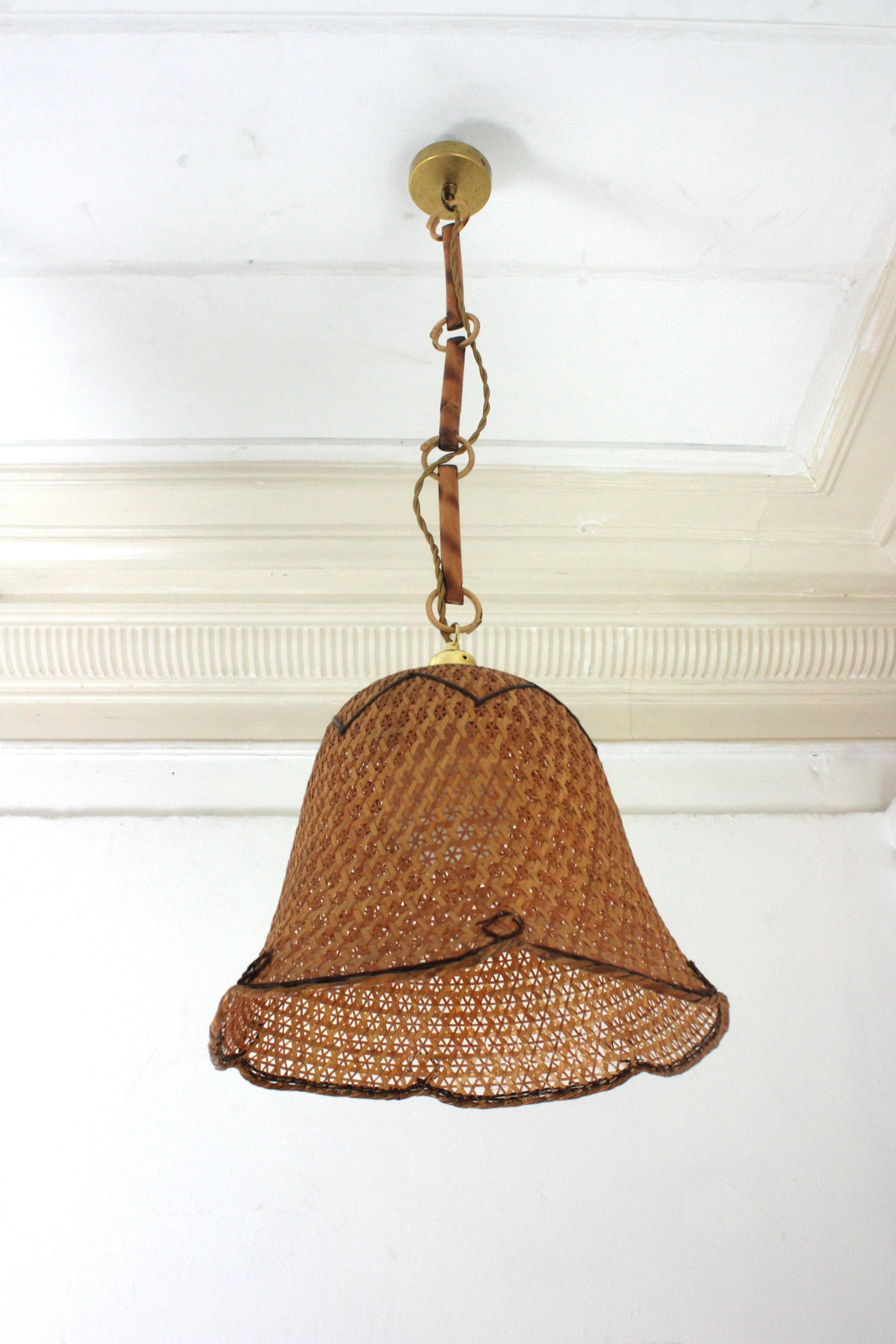 Coppia di pendenti a campana in vimini e rattan intrecciati spagnoli, 1960 in vendita 4