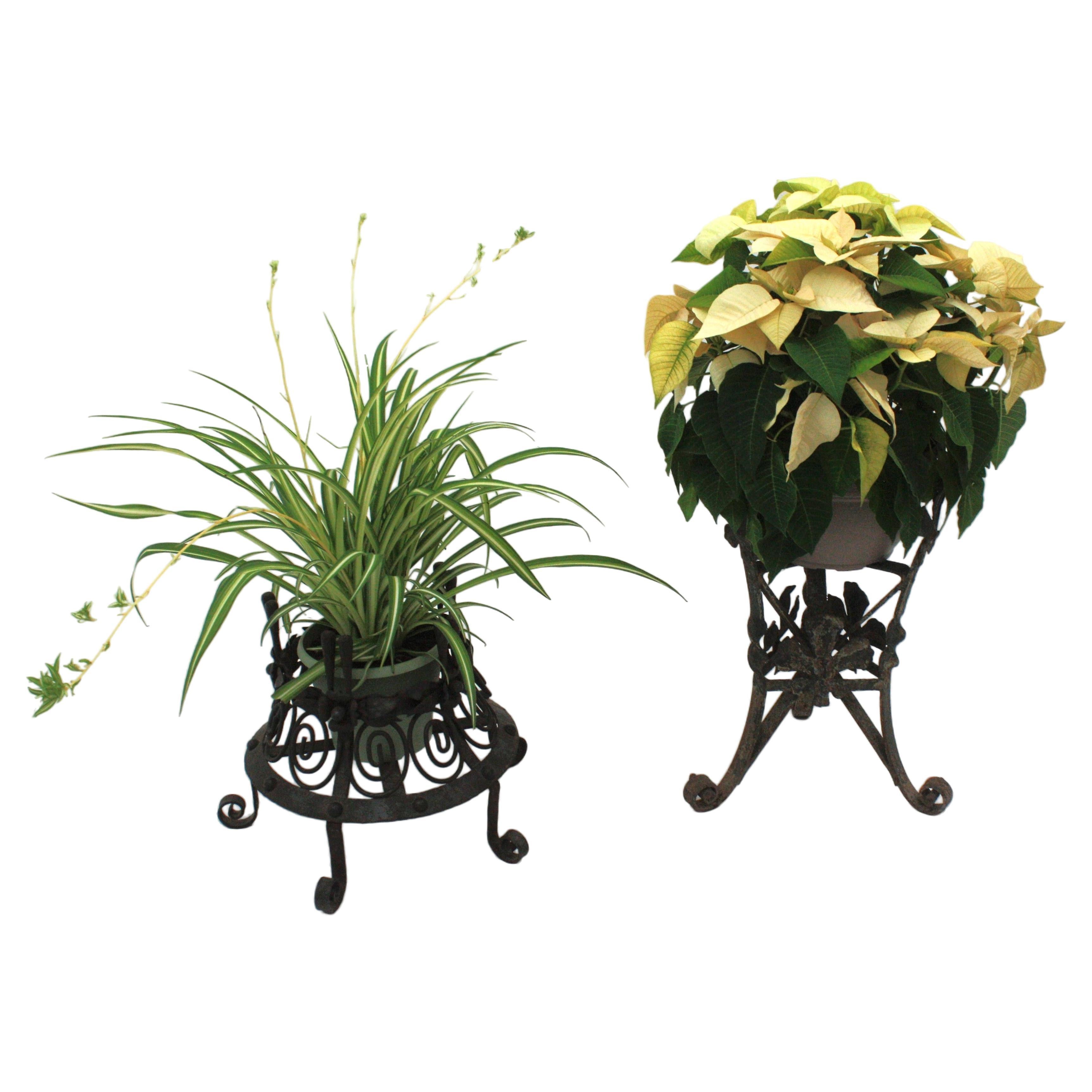 Unmatching pair of Planters / plant stands in hand forged iron, Spain 1930s-1940s.
On sale as a set.
The taller one is an Art Nouveau style Tripod plant stand in wrought iron with foliage and floral motifs. Spain, 1930s.
Handcrafted in hand forged