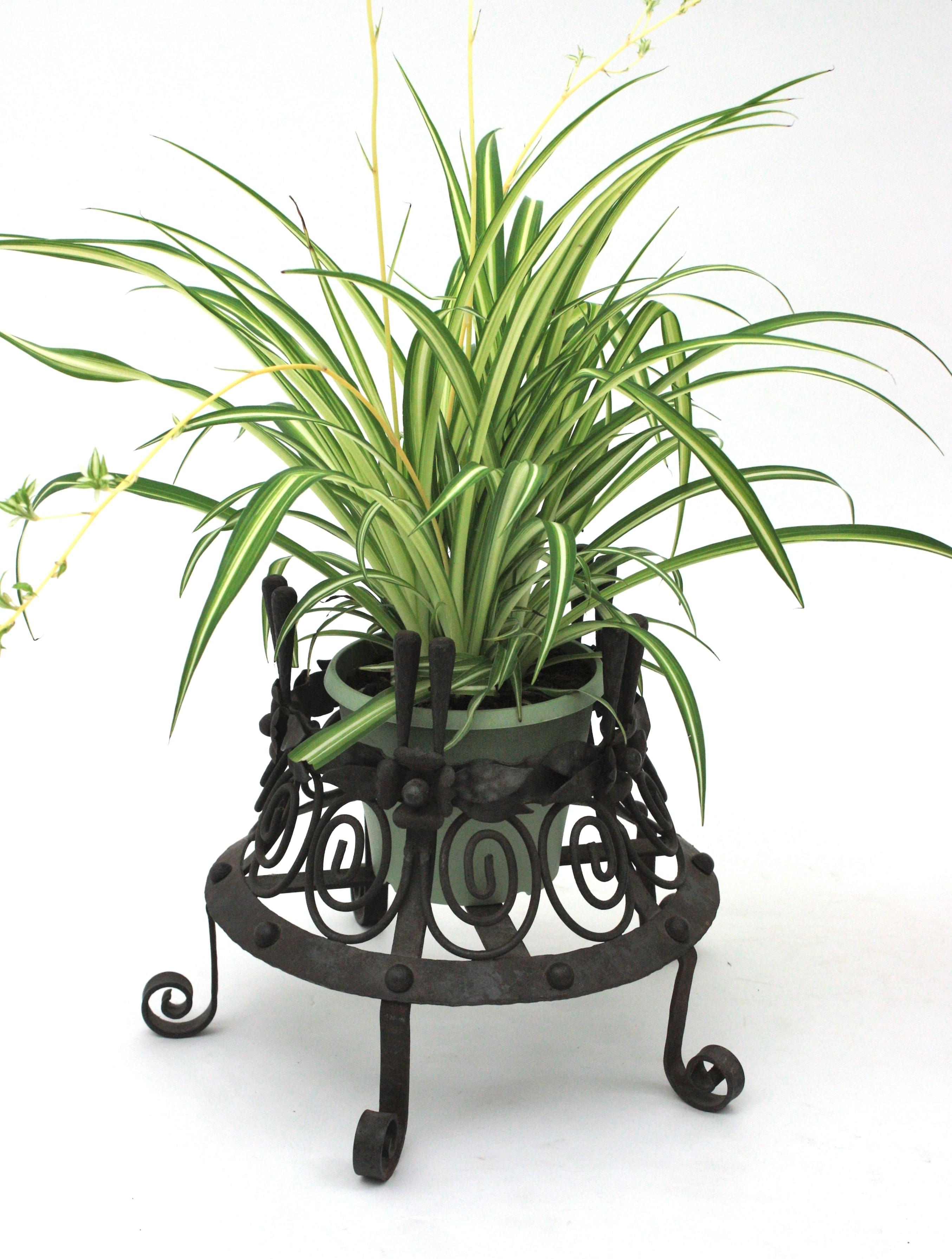 20th Century Pair of Spanish Wrought Iron Planters, 1940s For Sale