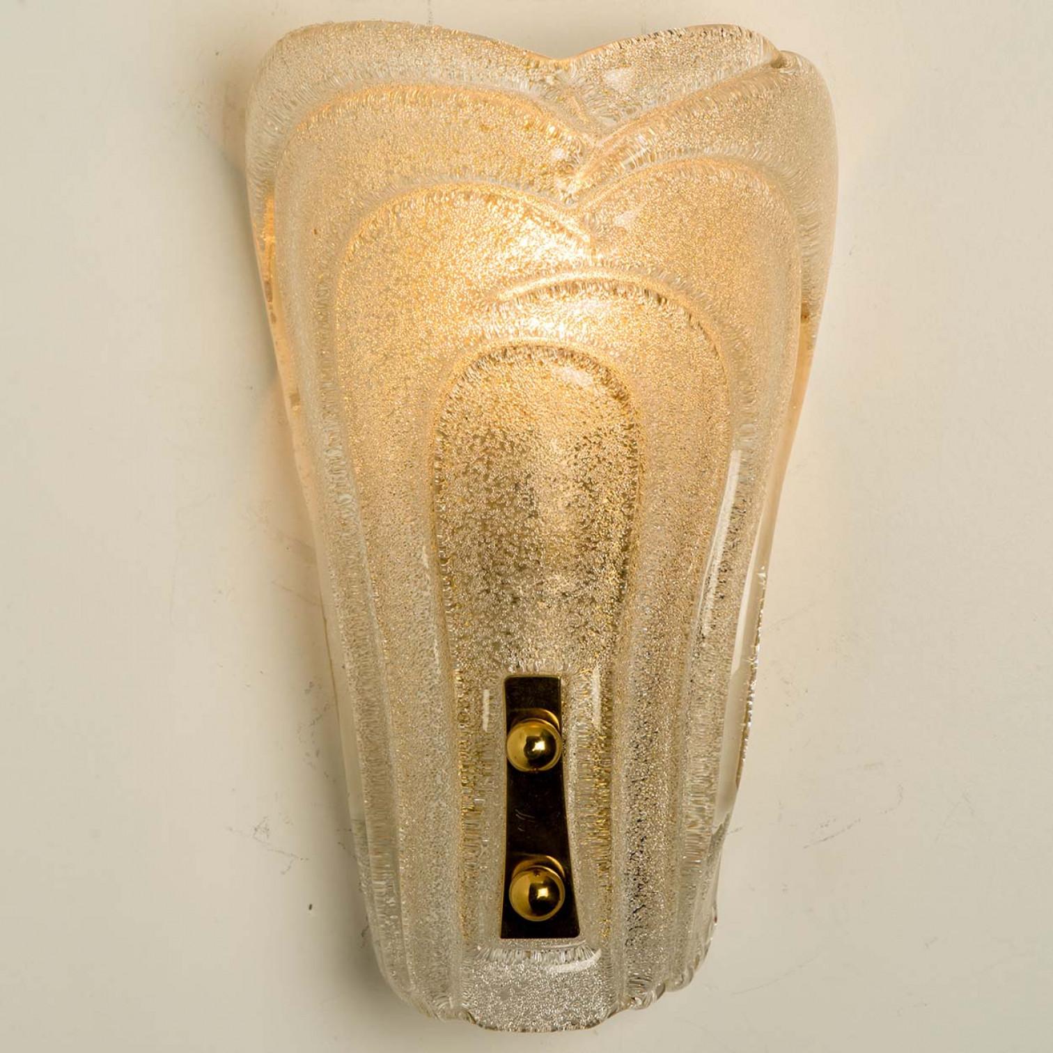 Paire d'appliques en verre scintillant et laiton par Hillebrand, 1970 Bon état - En vente à Rijssen, NL