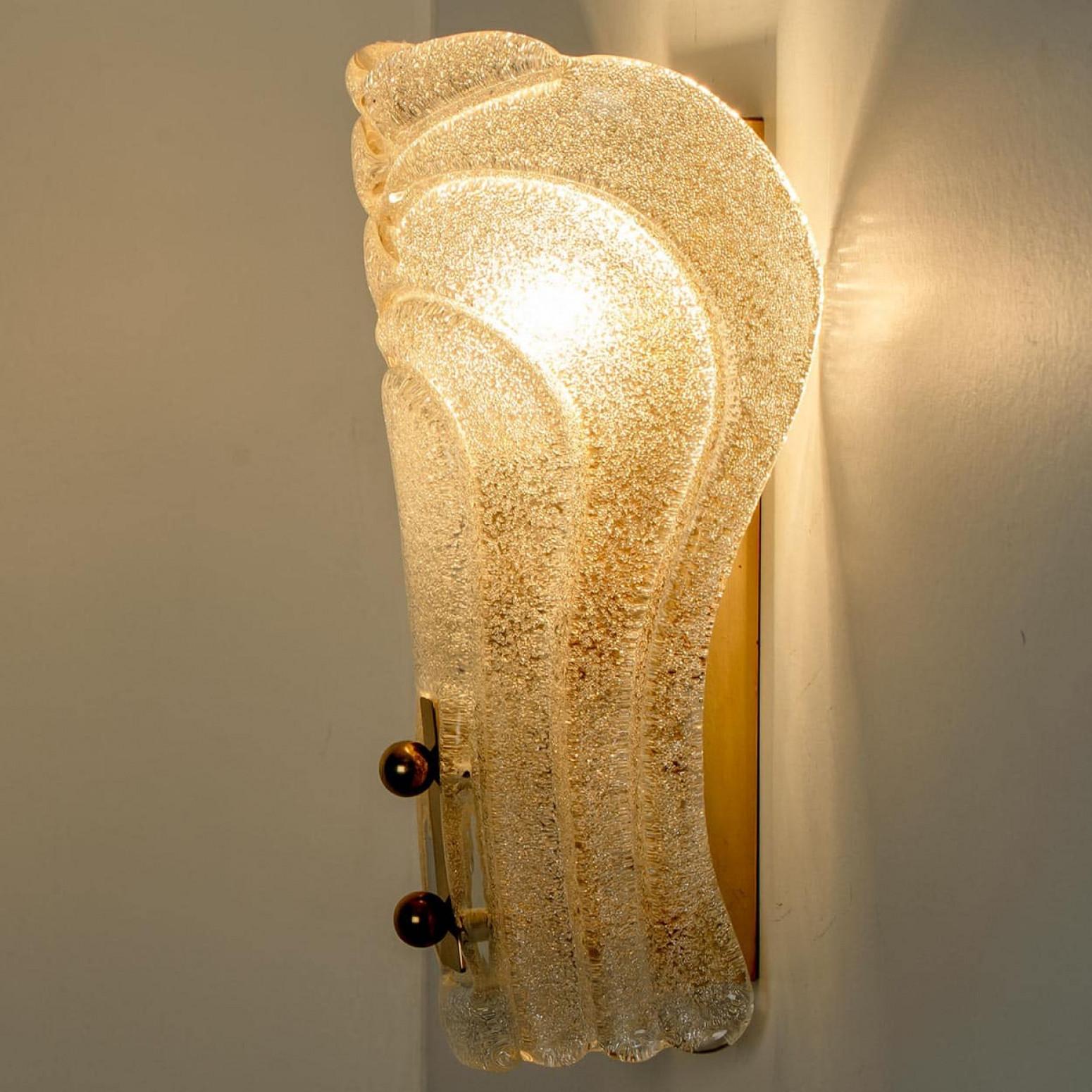 Paire d'appliques en verre scintillant et laiton par Hillebrand, 1970 en vente 1