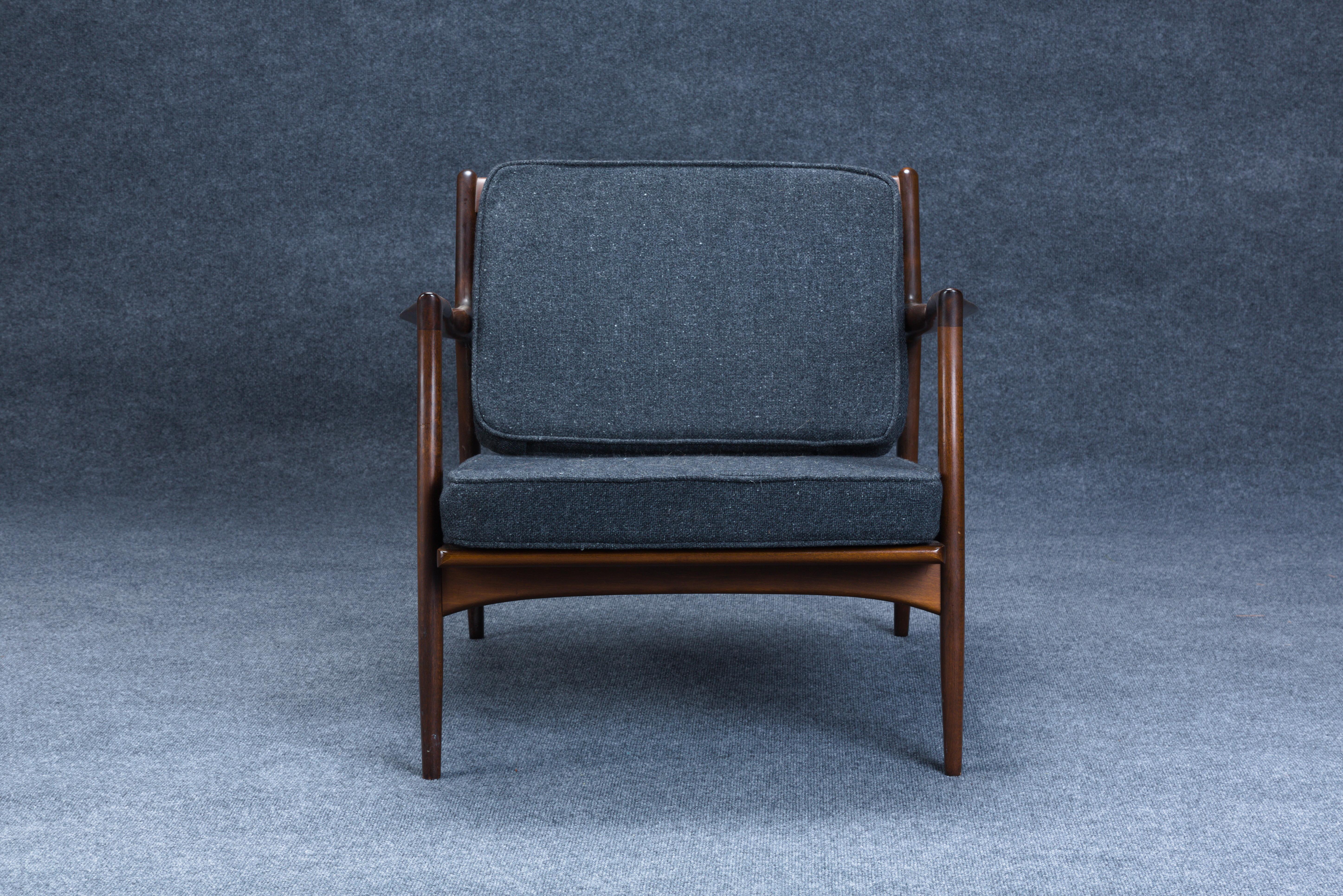 Mid-20th Century Pair of Spear Lounge Chairs by Ib Kofod-Larsen 'Danish' for Selig