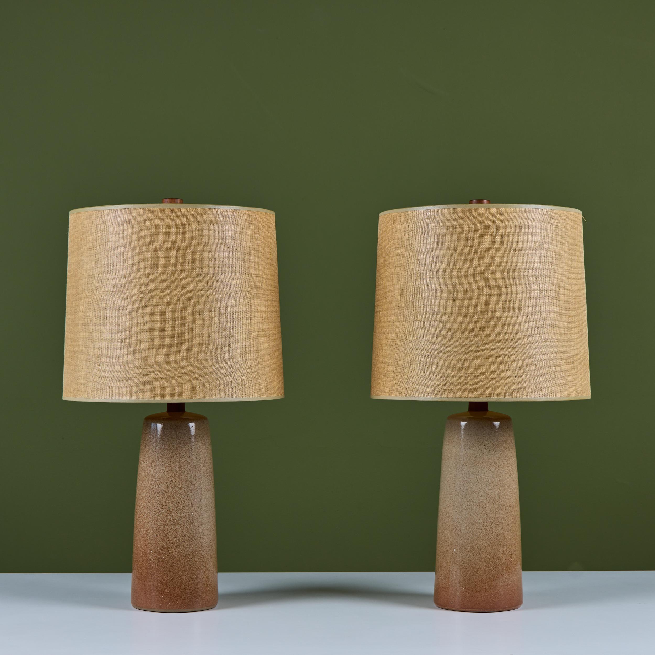 Paire de lampes en céramique Gordon & Jane Martz à glaçure spéculaire pour Marshall Studios Bon état - En vente à Los Angeles, CA