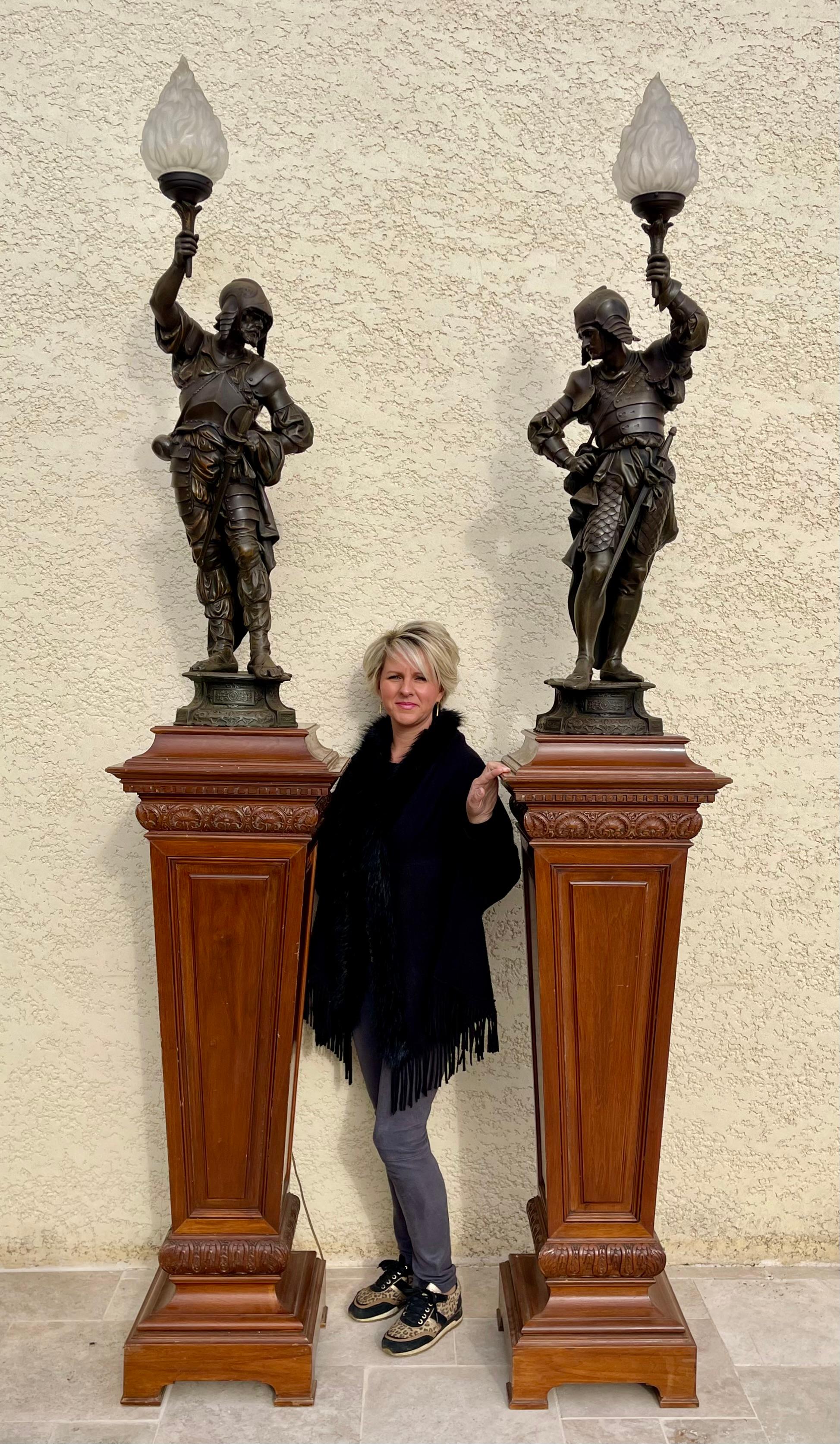 Pair Of Spelter Lamps / Torchères en vente 7