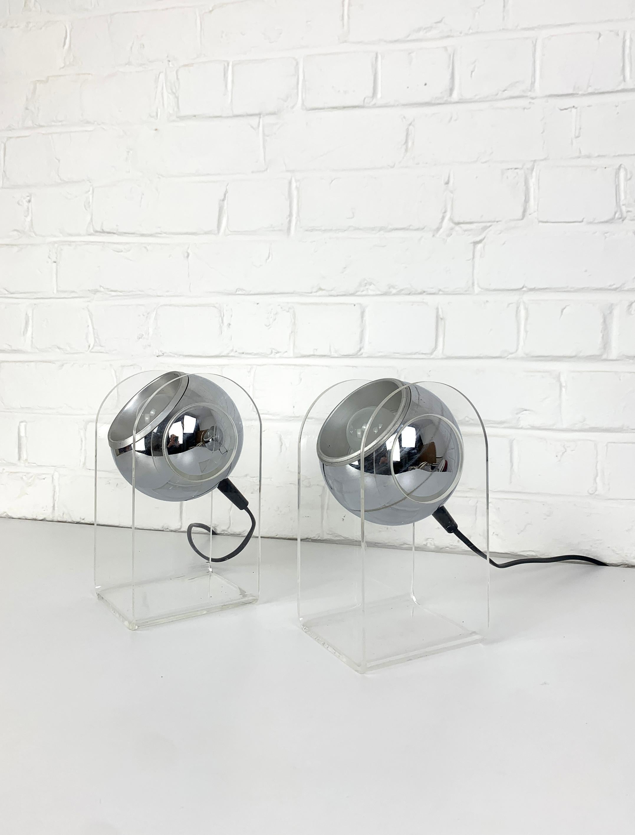 Pair of Sphere Space Age Ball Table Lamps, Plexiglass and Chrome, 1960-70s 3