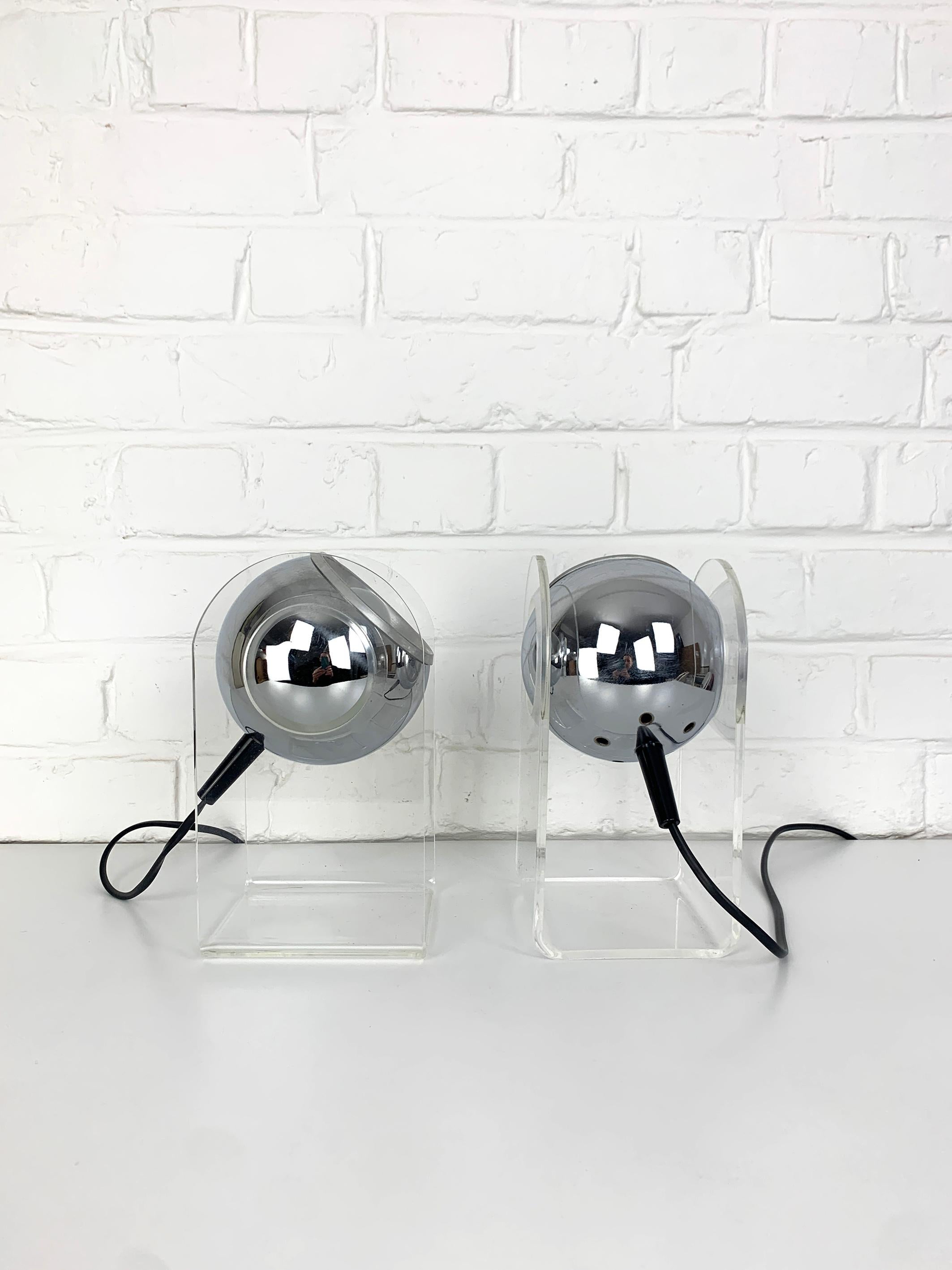 Pair of Sphere Space Age Ball Table Lamps, Plexiglass and Chrome, 1960-70s 4