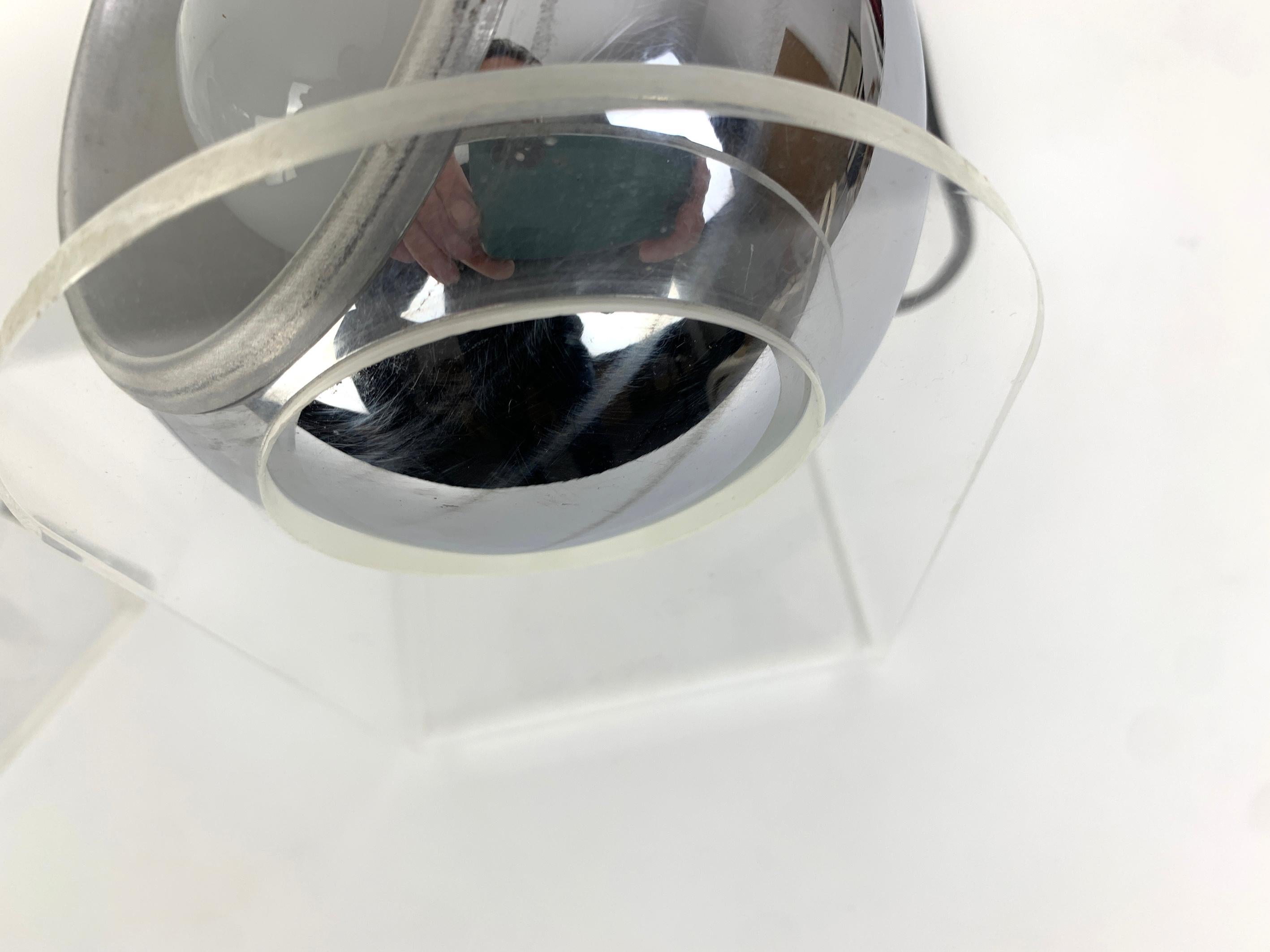 Pair of Sphere Space Age Ball Table Lamps, Plexiglass and Chrome, 1960-70s 8