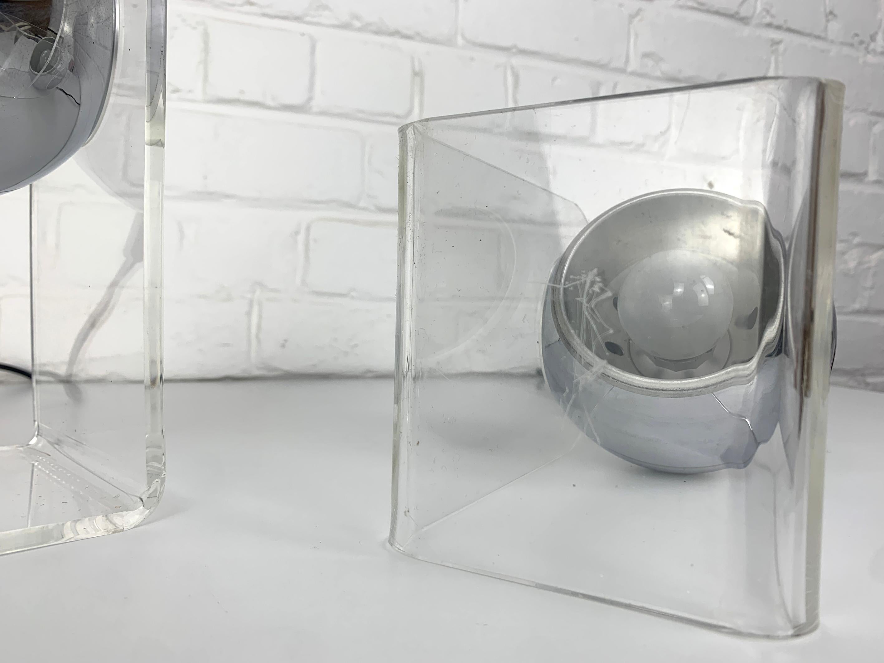Pair of Sphere Space Age Ball Table Lamps, Plexiglass and Chrome, 1960-70s 9