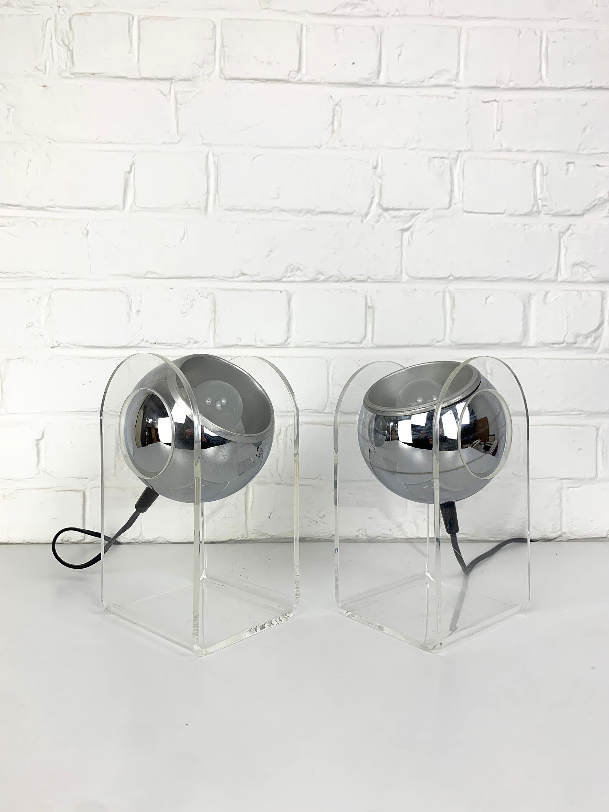 Pair of Sphere Space Age Ball Table Lamps, Plexiglass and Chrome, 1960-70s 2