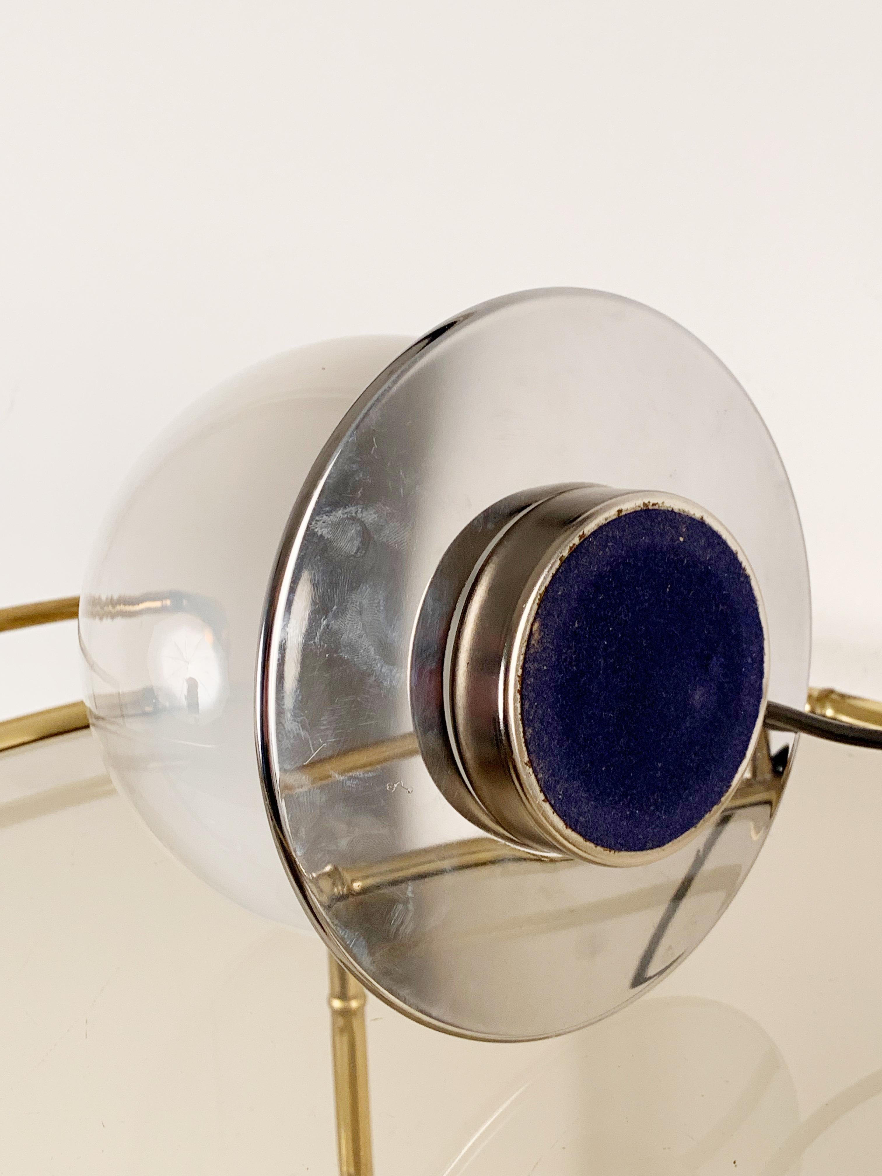 Paar kugelförmige italienische Tischlampen aus Murano-Glas mit verchromtem Metallsockel im Angebot 1
