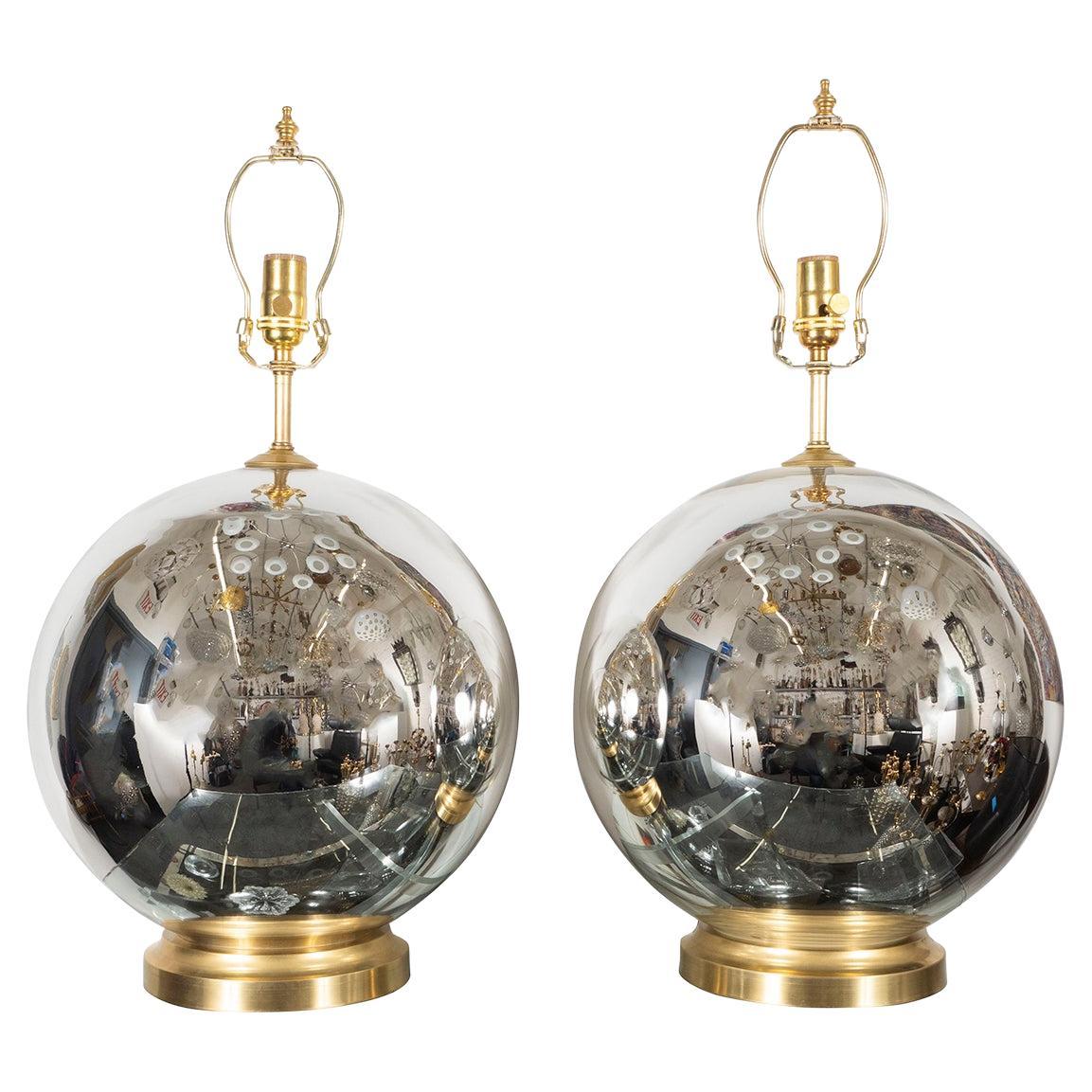 Paar kugelförmige Quecksilberglaslampen
