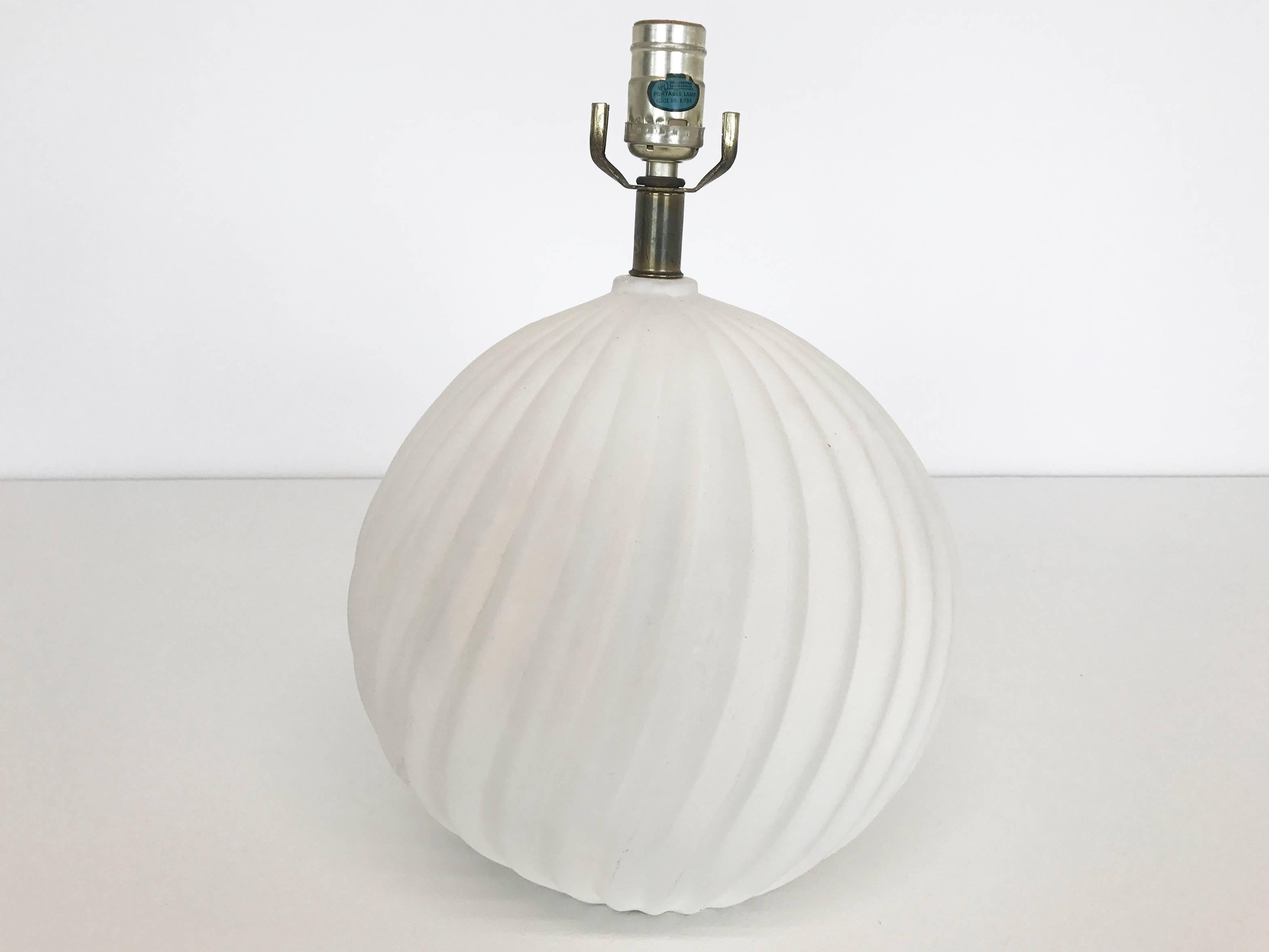 Pair of Spherical Unglazed Ceramic Table Lamps with Twisted Fluting, 1980s In Good Condition In Los Angeles, CA