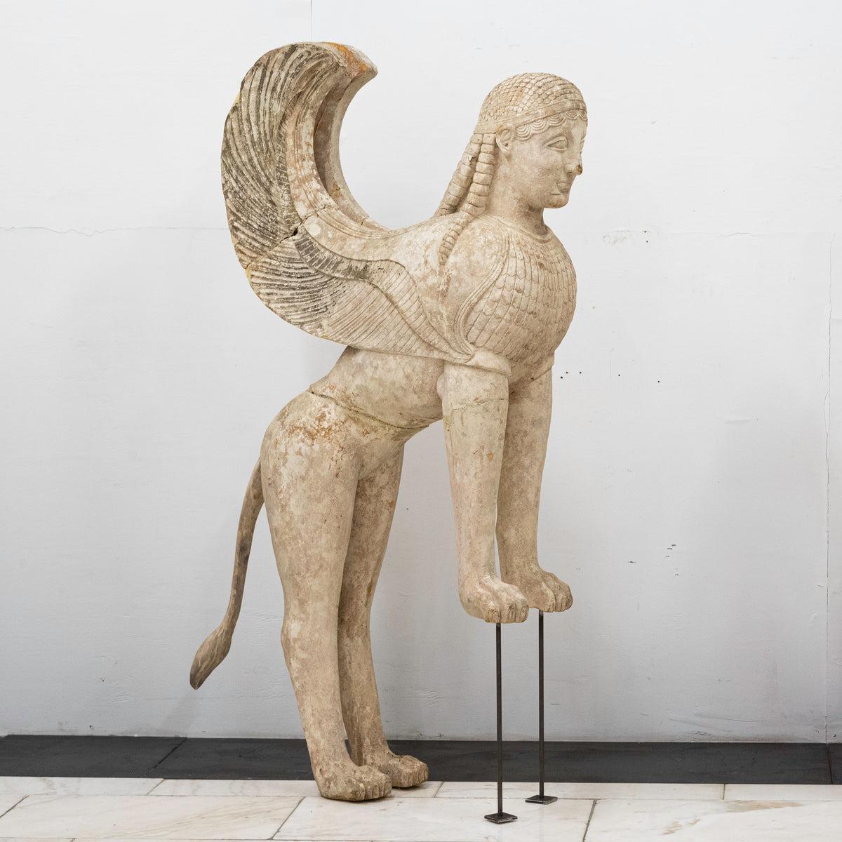 Paire de statues du Sphinx de Naxos provenant d'un décor de cinéma Sculptures en vente 5