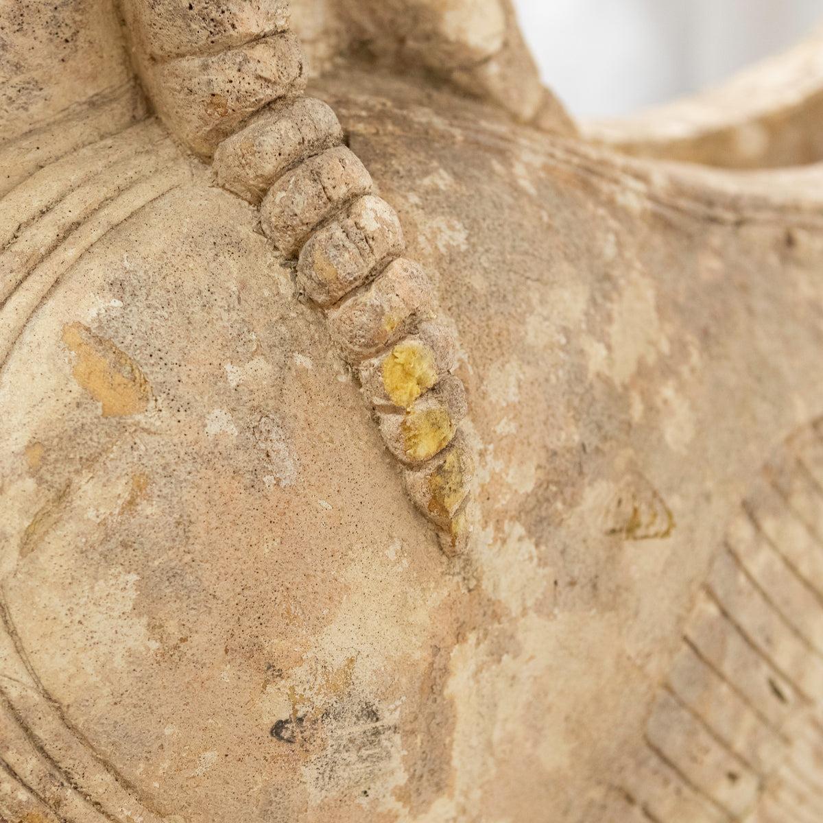 Paire de statues du Sphinx de Naxos provenant d'un décor de cinéma Sculptures en vente 8