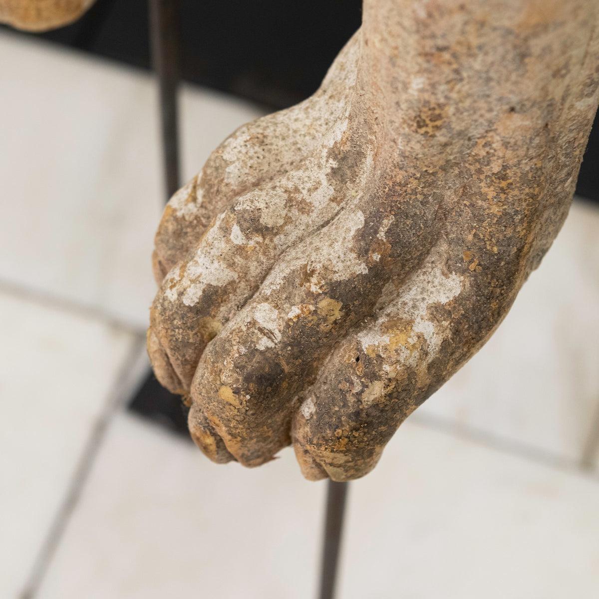 Paire de statues du Sphinx de Naxos provenant d'un décor de cinéma Sculptures en vente 10