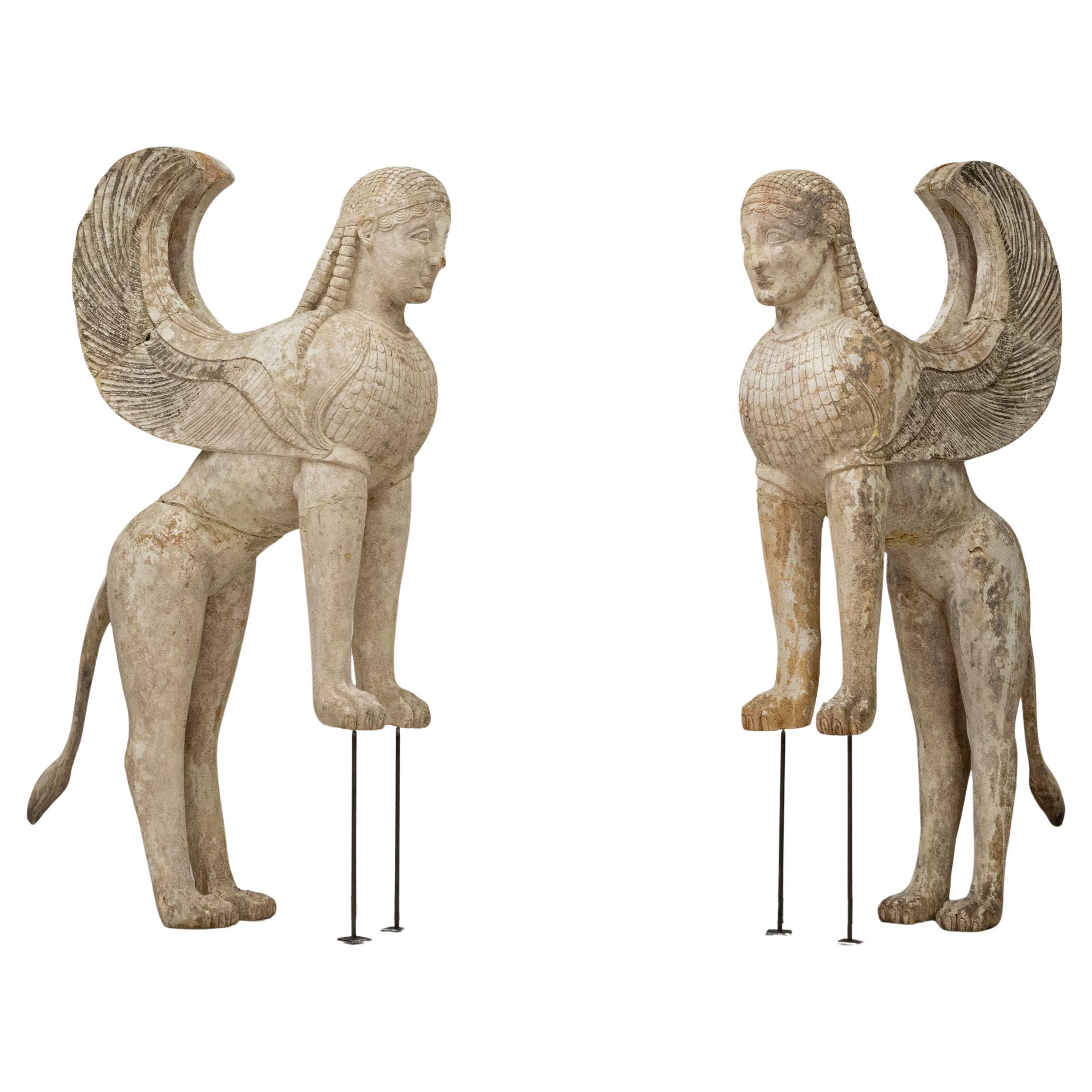 Paar Sphinx-Skulpturen der Naxos-Stautues aus dem Filmset-Design im Angebot