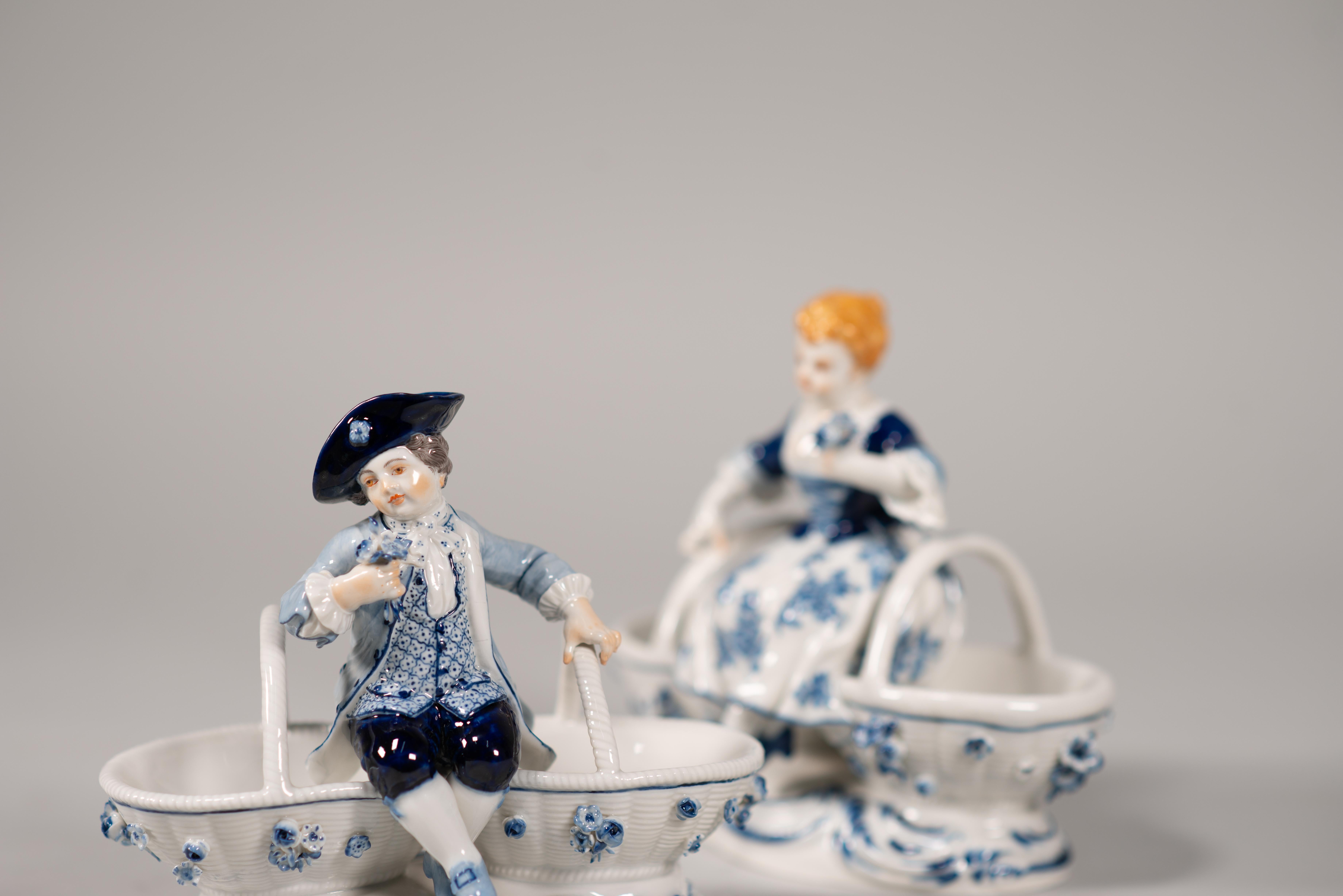 Pair of spice racks. Enameled porcelain. Meissen, Germany, possibly (...)  19th For Sale 4