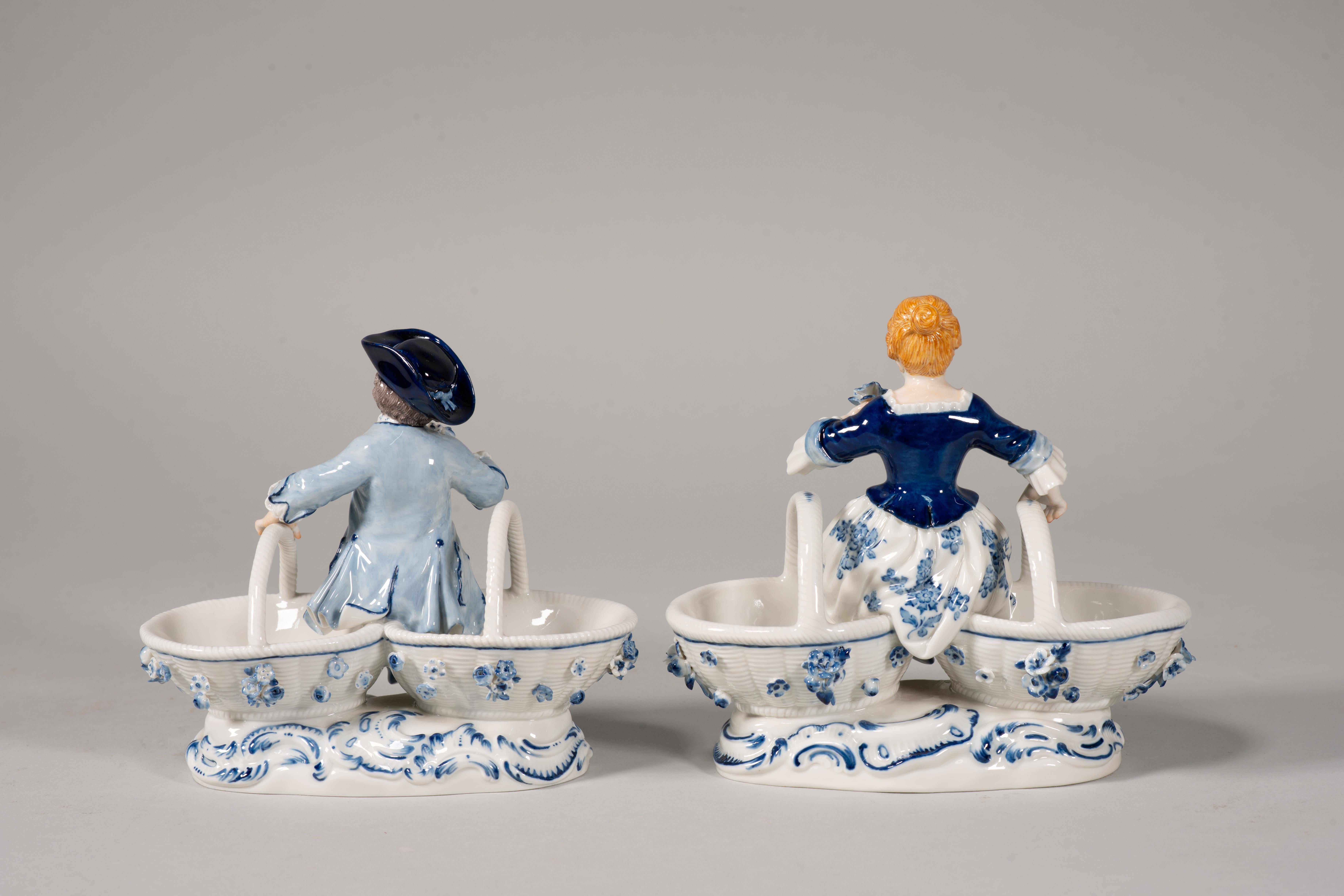 Pair of spice racks. Enameled porcelain. Meissen, Germany, possibly (...)  19th In Fair Condition For Sale In Madrid, ES