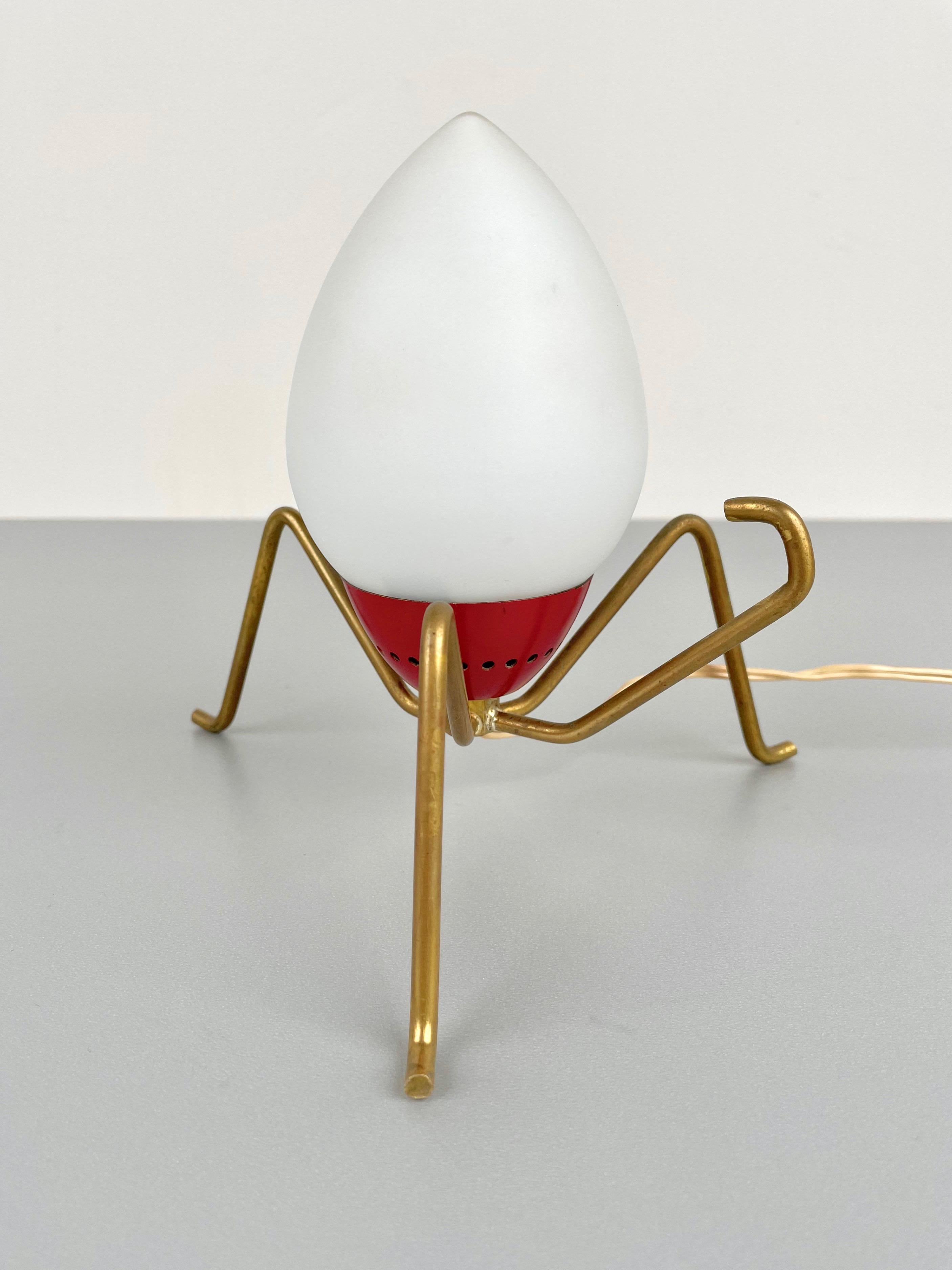 Pair of Spider Table Lamp in Brass and Opaline Glass Italy, 1950s In Good Condition For Sale In Rome, IT