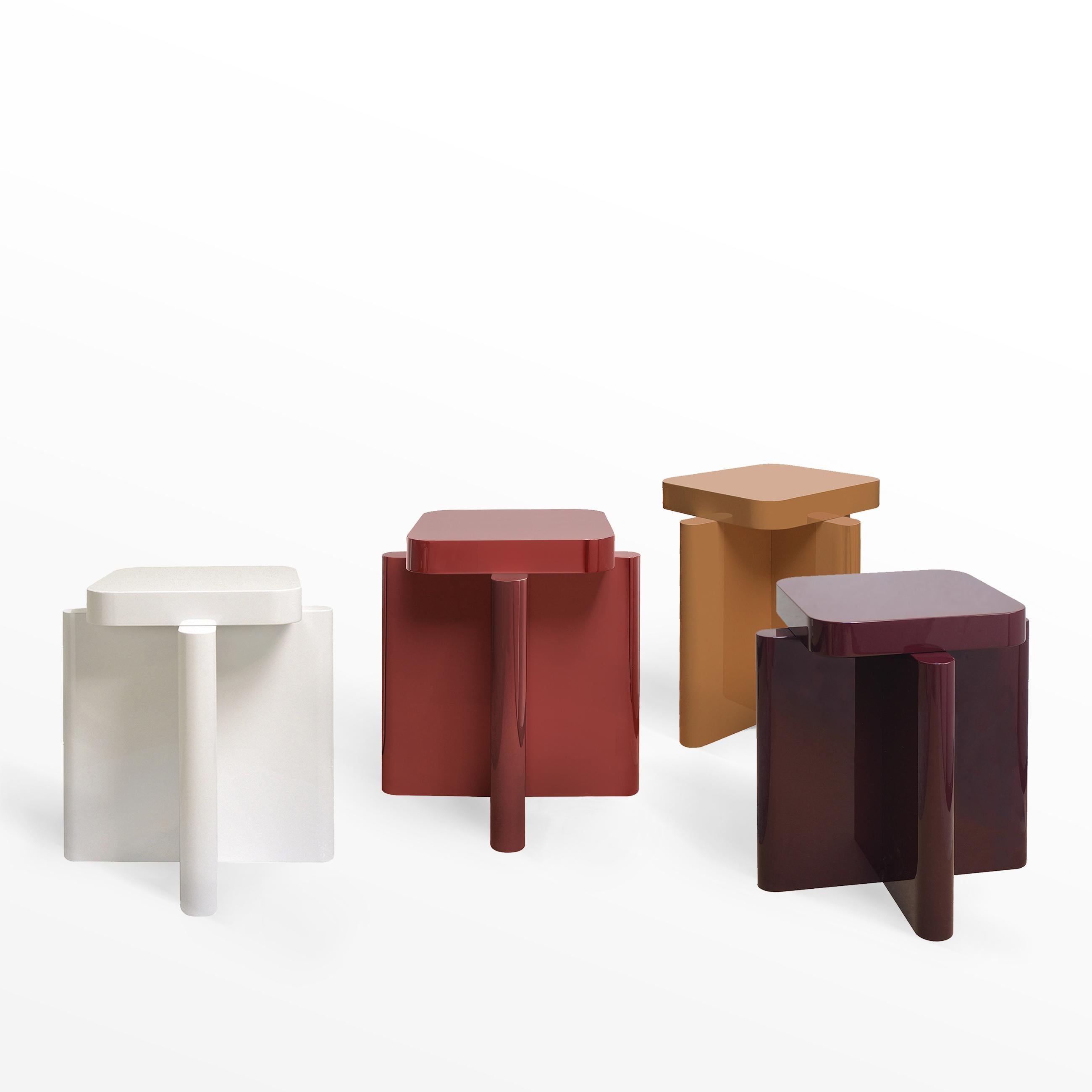 Coppia di sgabelli in legno massiccio Spina Wood di David David, rosso bordeaux e caramello in vendita 3