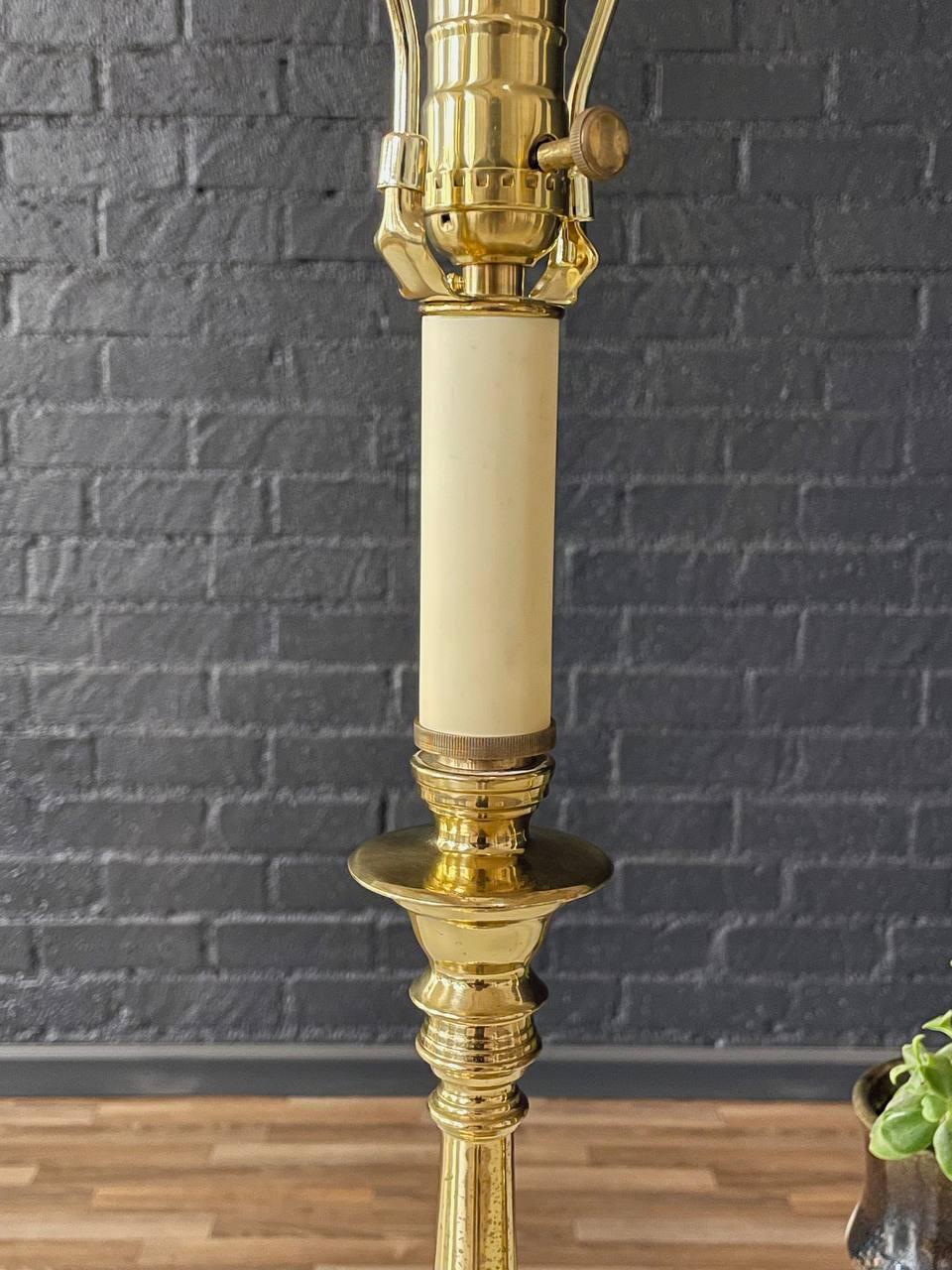 Paire de chandeliers en laiton décorés de spirales Style lampes de table Queen Anne en vente 2
