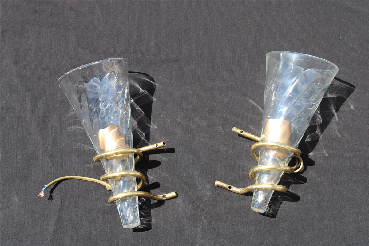 Elegant pair of wall lamps with brass spiral that supports a Murano glass cone made circa 1970 in Murano.