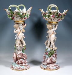 Paar prächtige Tafelaufsätze aus Meissener Porzellan mit Amoretten, Leuteritz, ca. 1860