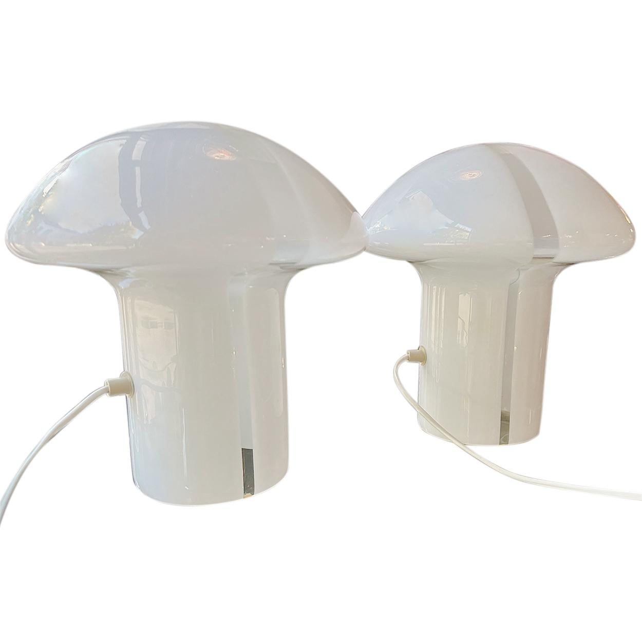 Paire de lampes de bureau en verre champignon fendu attribuées à Vistosi, Murano en vente 4