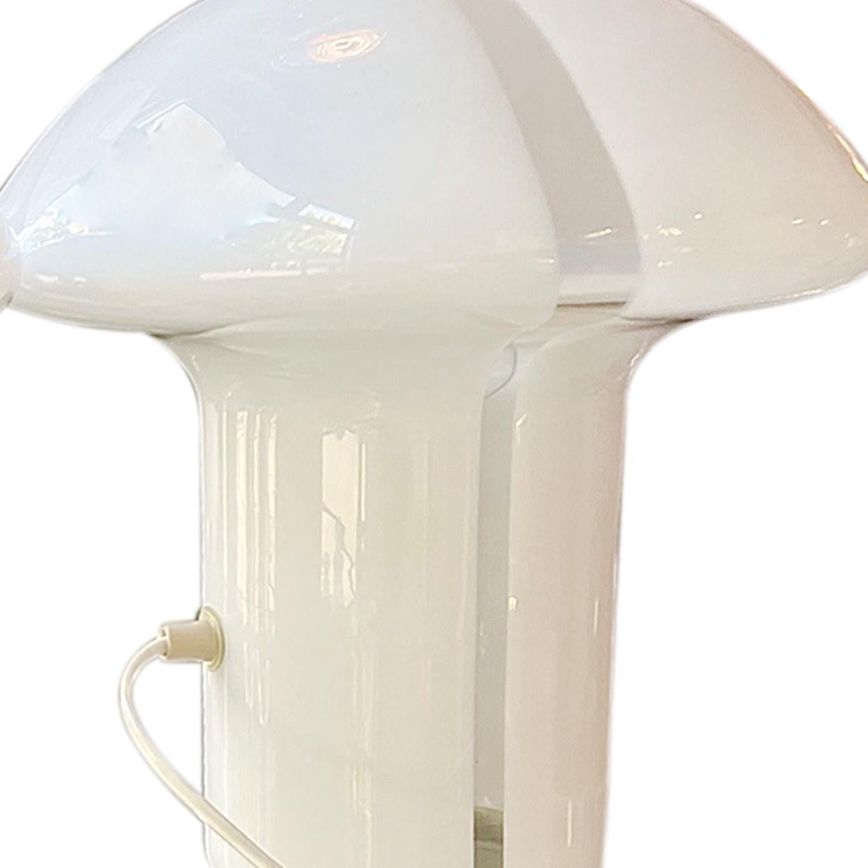 Ère spatiale Paire de lampes de bureau en verre champignon fendu attribuées à Vistosi, Murano en vente
