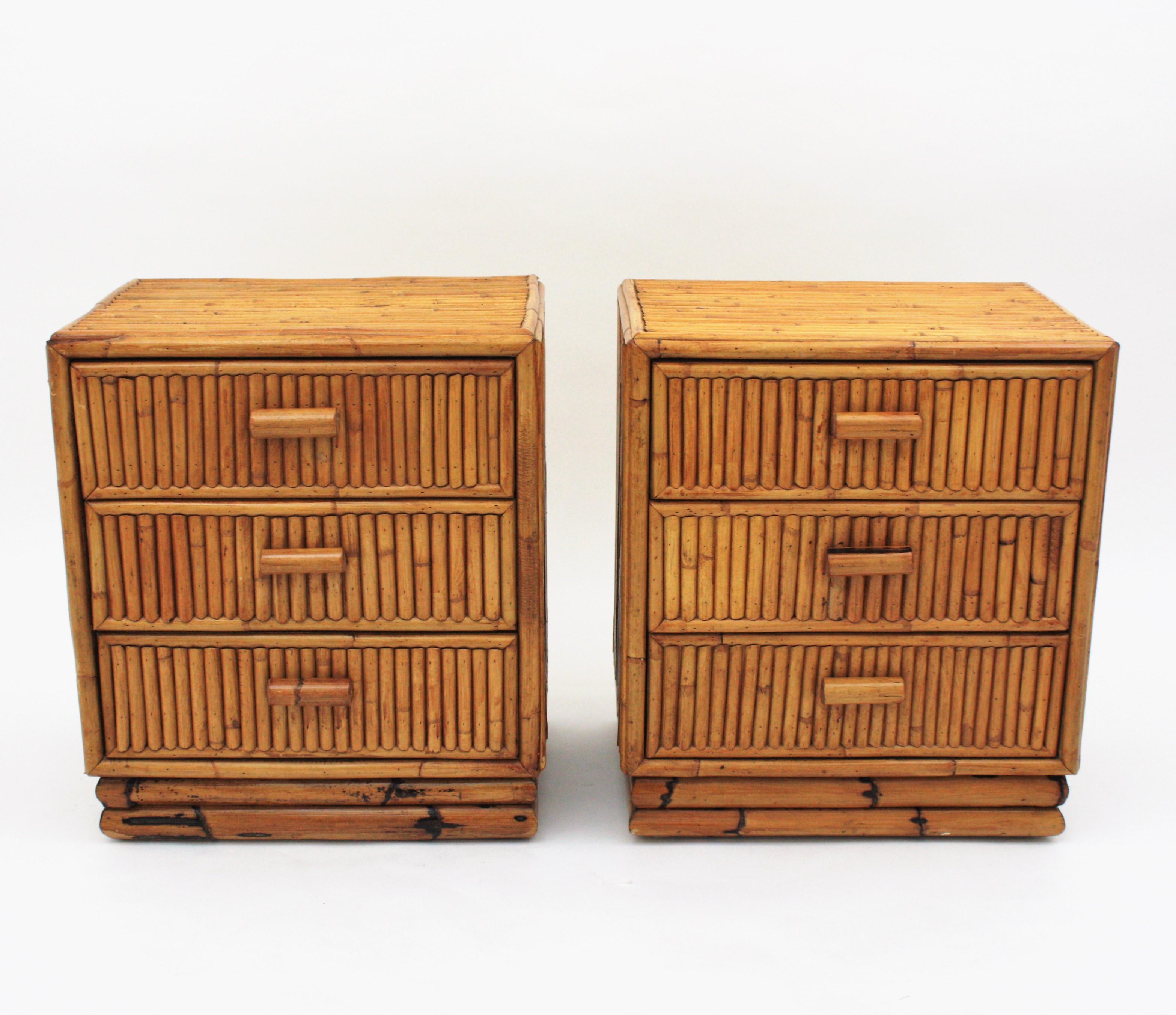 Pair of Spanish modern bamboo three-drawer end table stands or small chests, 1970s
Beautiful pair of bamboo small chests, end tables or nightstands.
These small chests of drawers have a wood and bamboo construction. The top, sides and the front