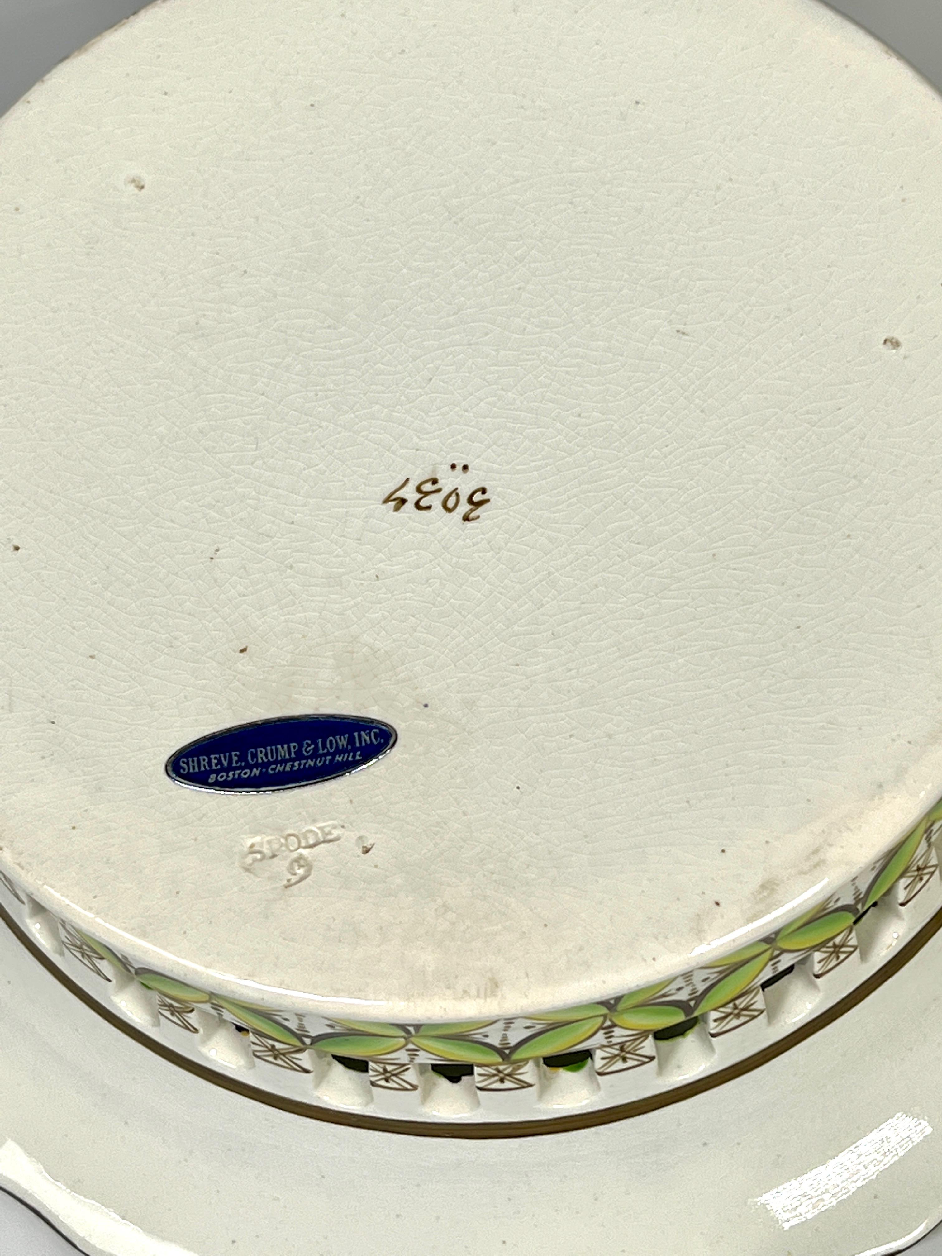 Porcelaine Paire de paniers et sous-assiettes Spode du 19ème siècle en châtaignier vert percé en vente