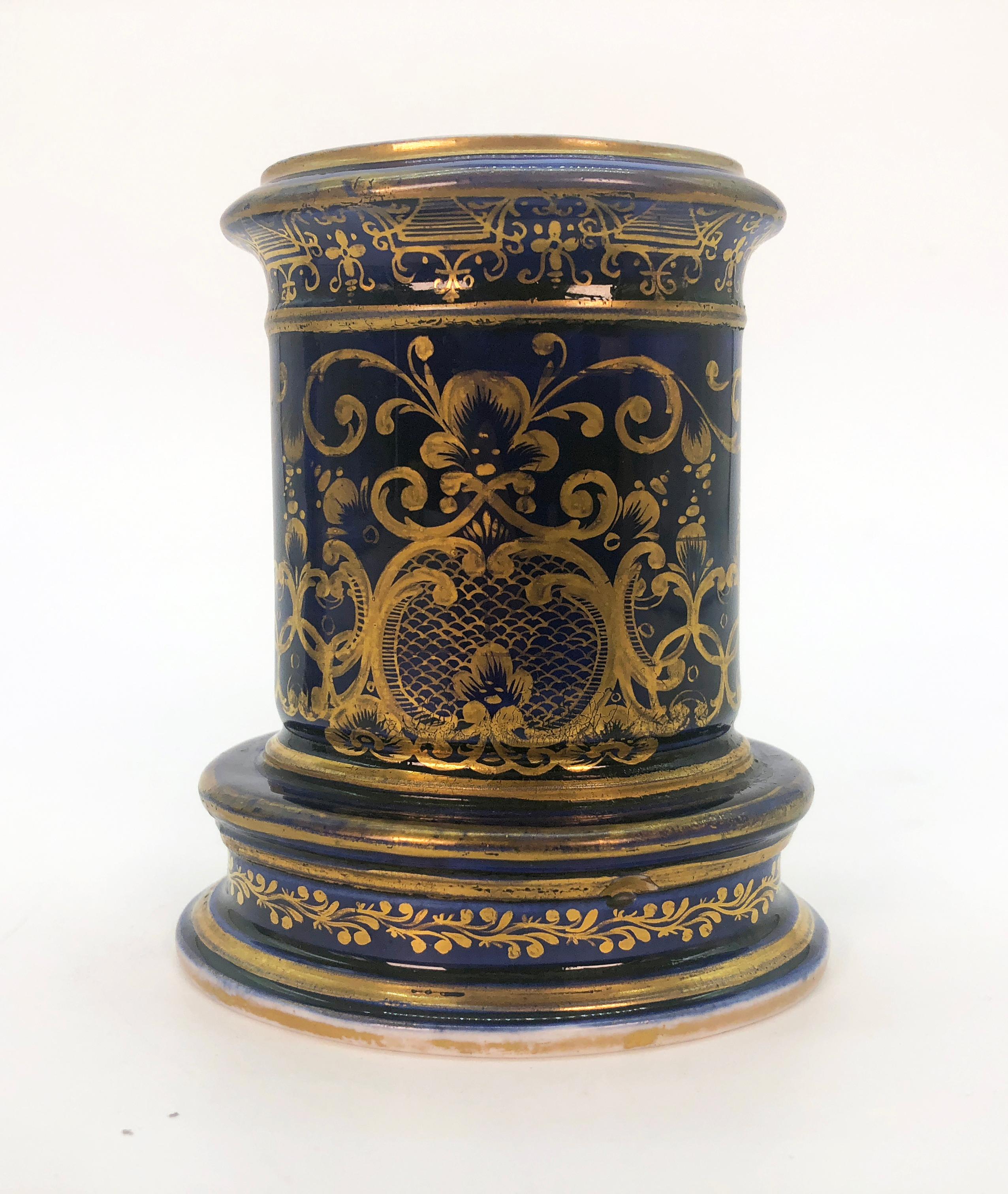 Paar Spode-Porzellan-Vasen mit Sprungdeckel, um 1820 (Regency) im Angebot