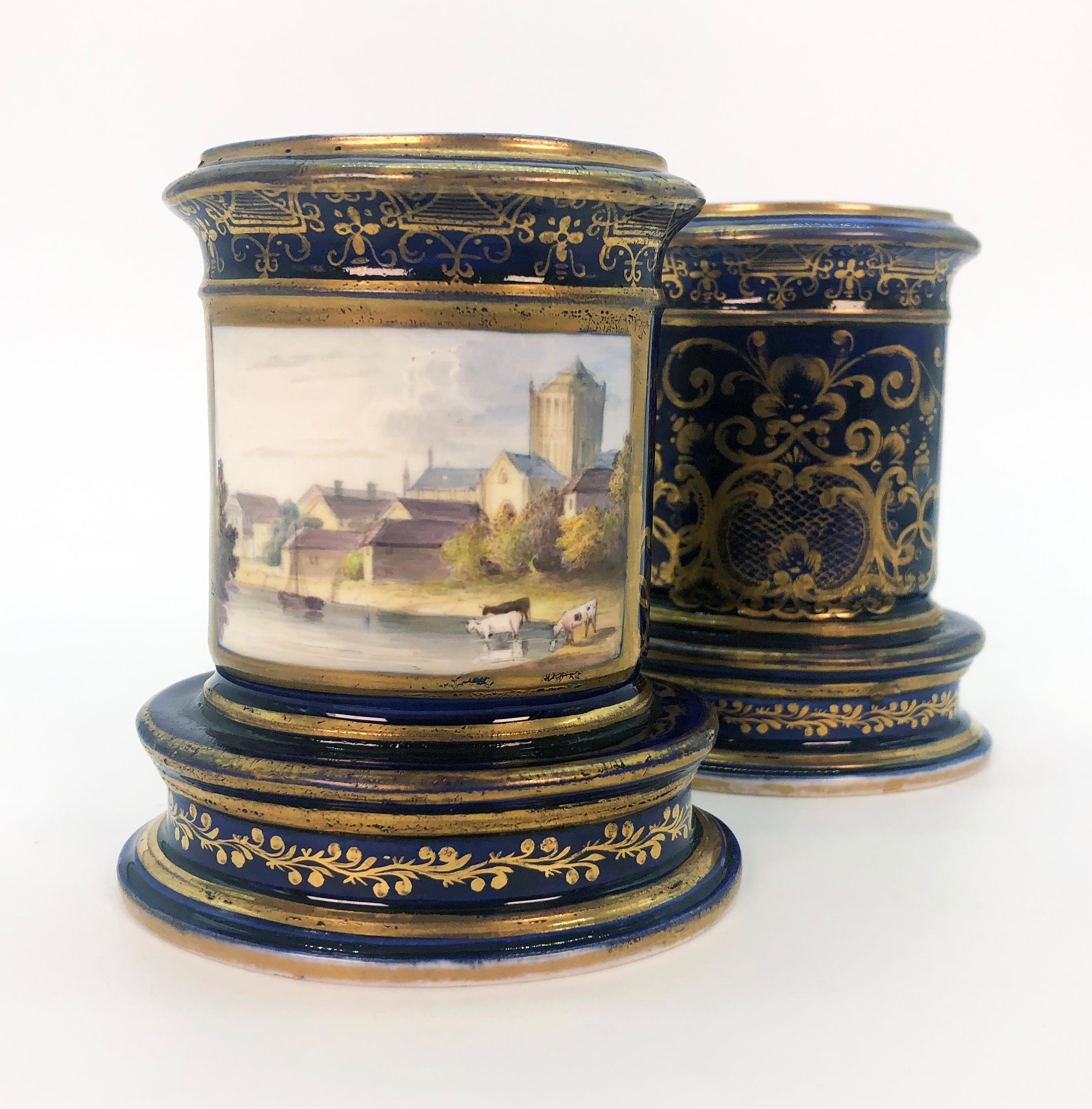 Anglais Paire de vases de déversement en porcelaine Spode, vers 1820 en vente