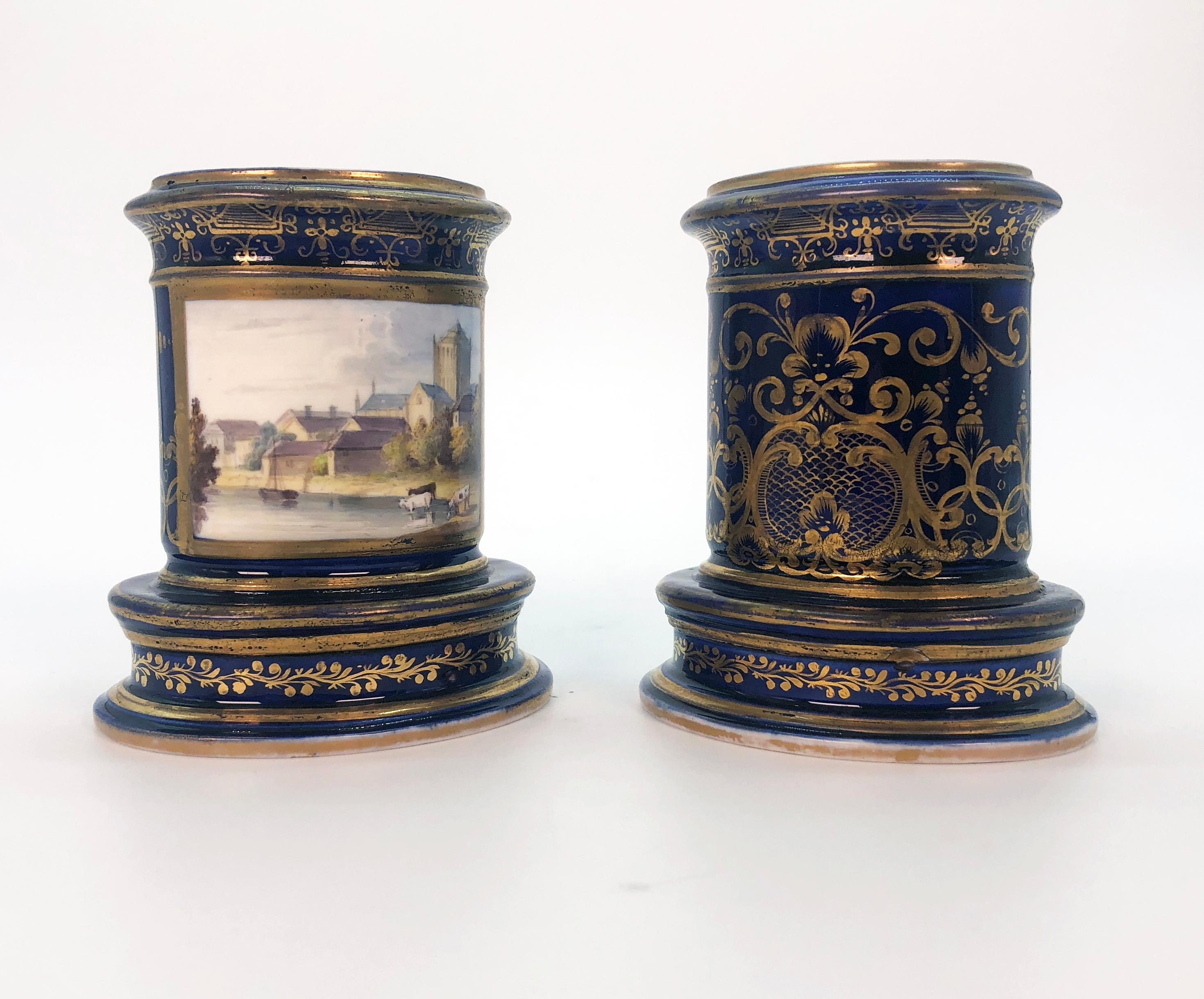 Paar Spode-Porzellan-Vasen mit Sprungdeckel, um 1820 (Handbemalt) im Angebot