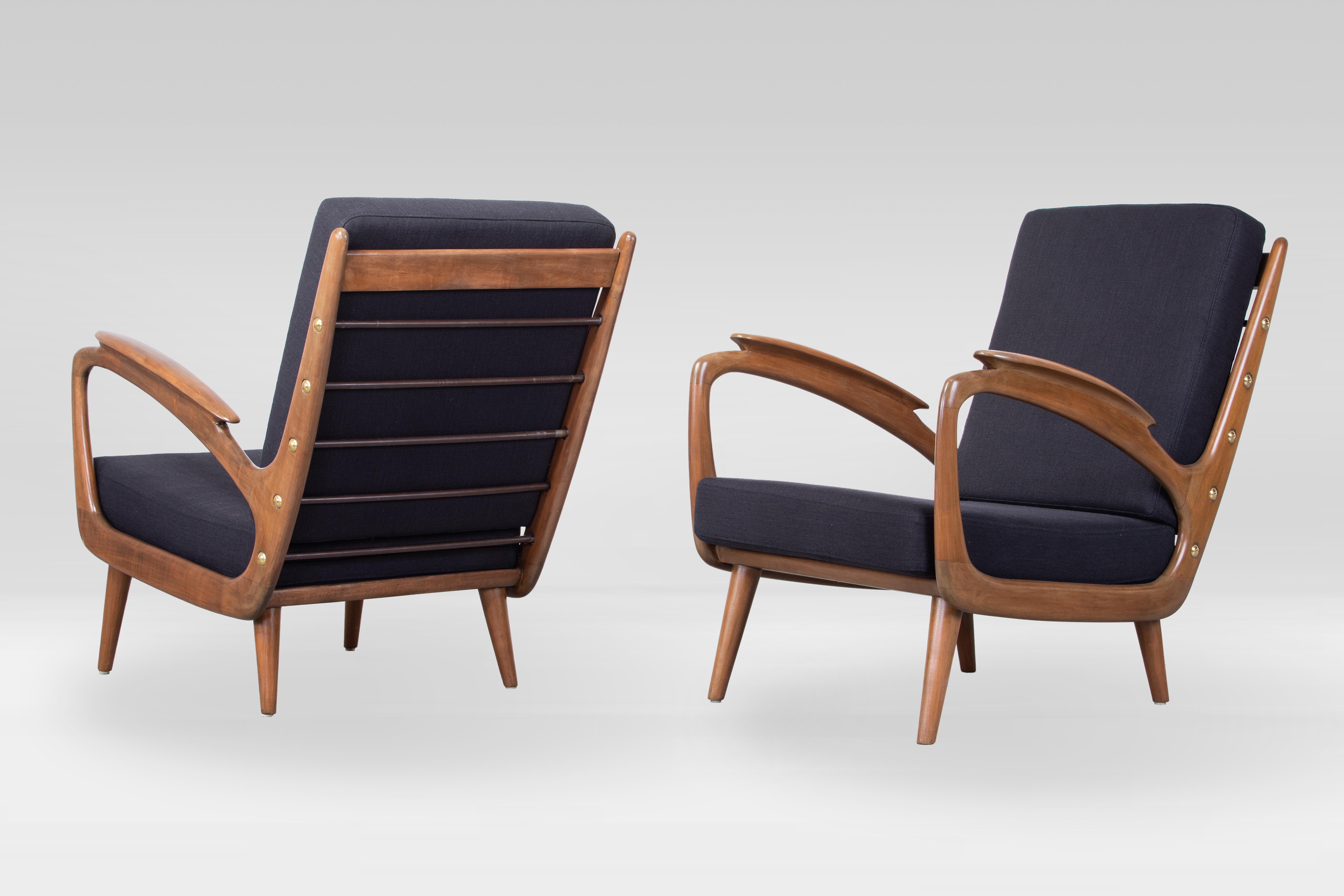 Sleek and organic carved midcentury armchair by Sprij Vlaardingen, Netherlands 1950s, cherrywood, upholstered in C&C dark blue cotton fabric.
 