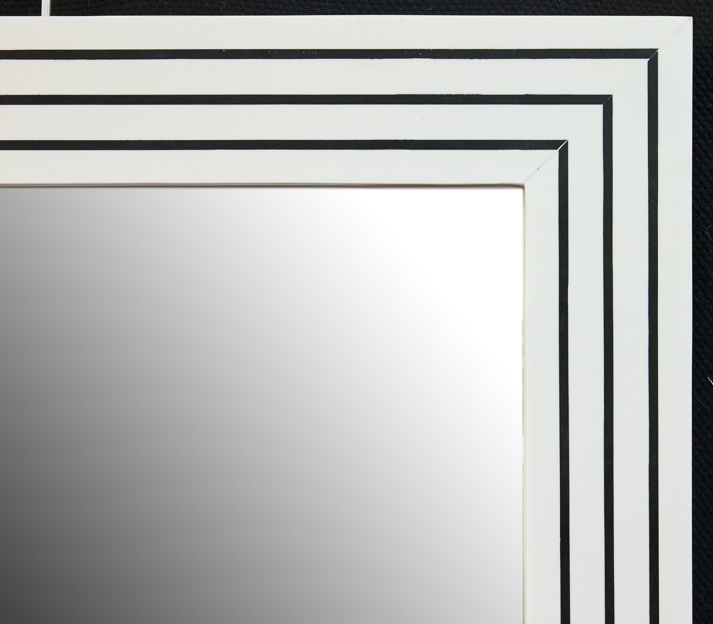 Coppia di specchi da parete quadrati tessellati in bianco e nero in vendita 6